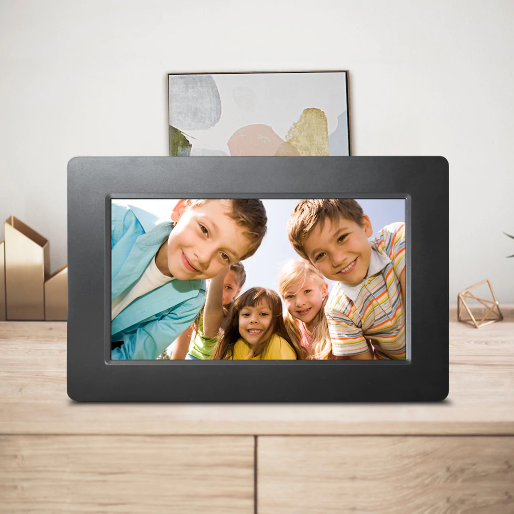 Sungale 7 Inch 1024x600, USB & SD Card Support - Digital Photo Frame