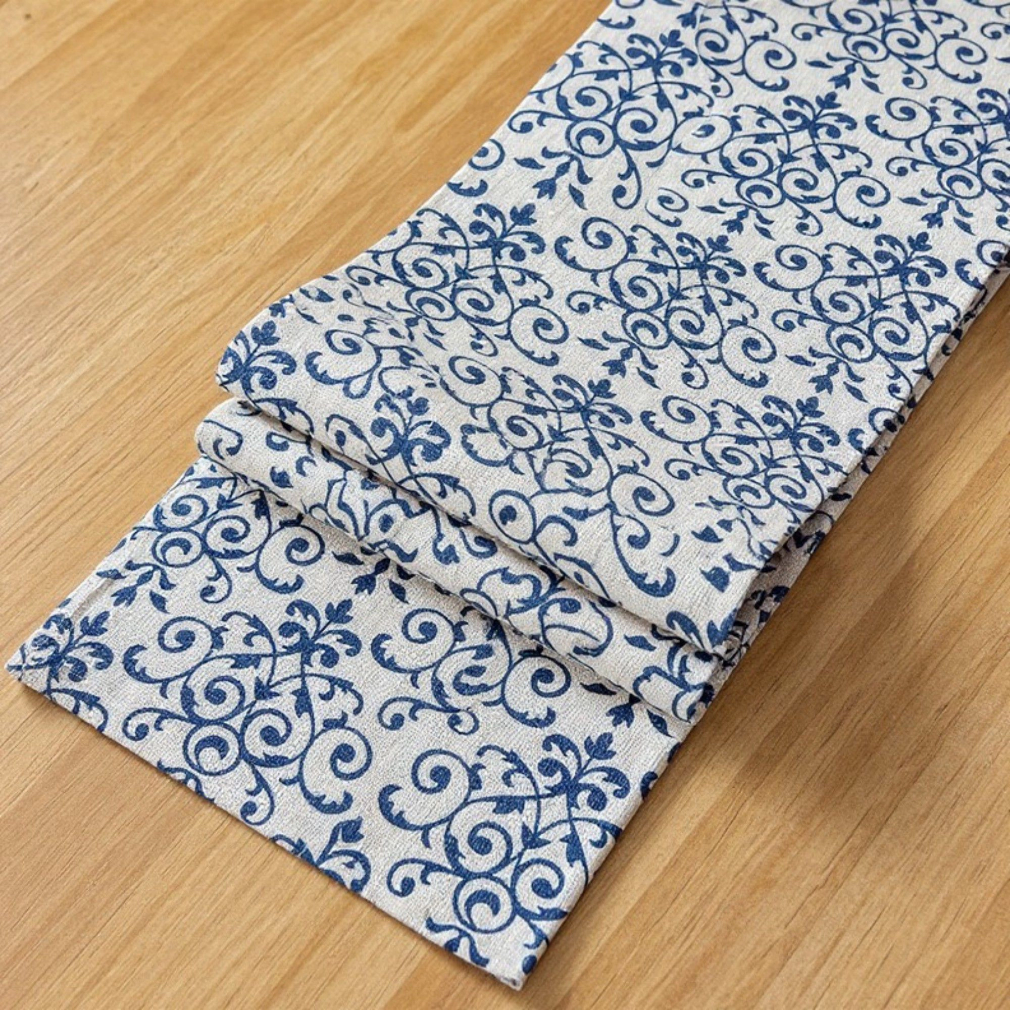 Alilang Unisex Ornate Damask Table Runner with Intricate Scroll Pattern 12x55in