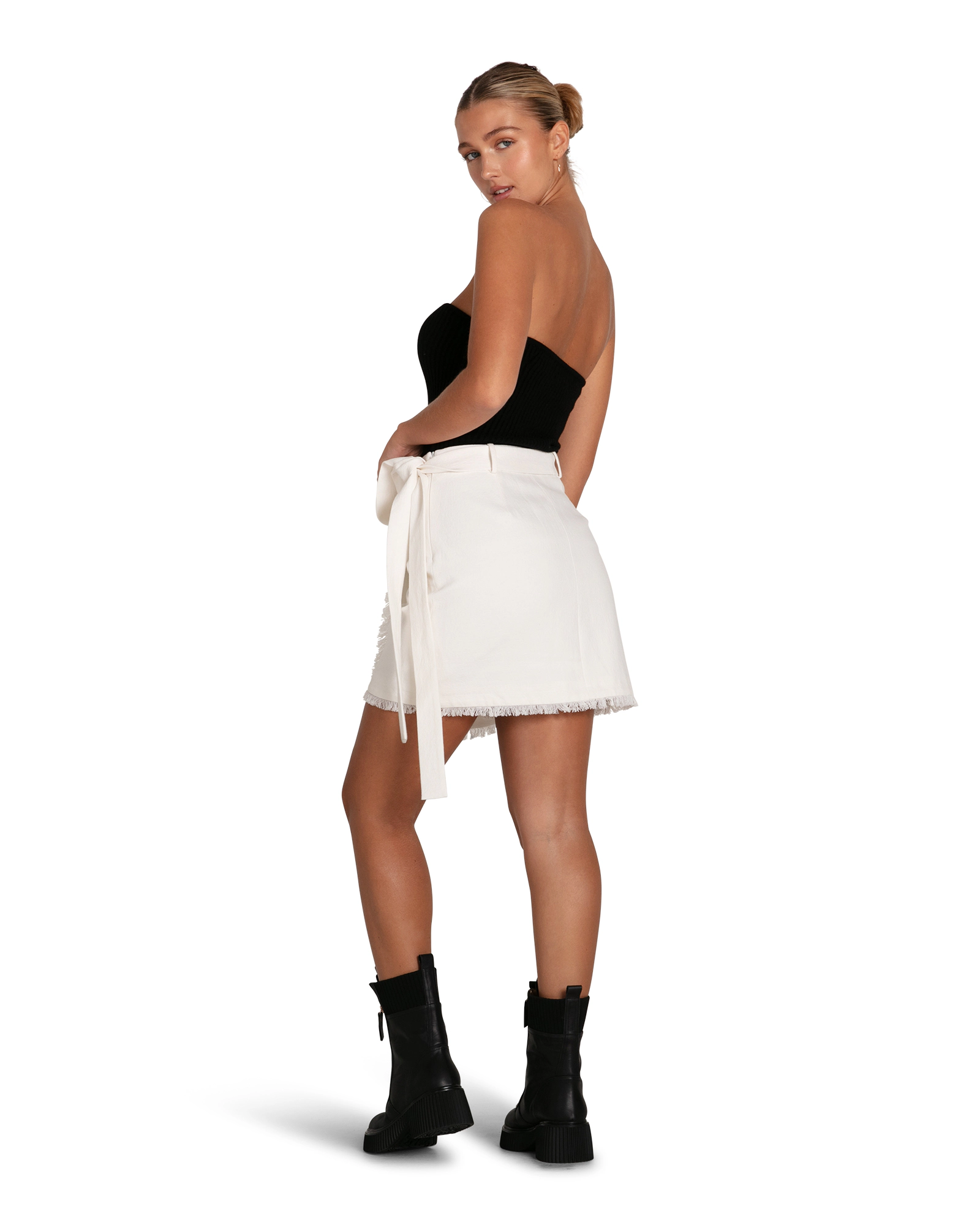 Belle & Bloom Womens There She Goes Frayed Edge Skirt