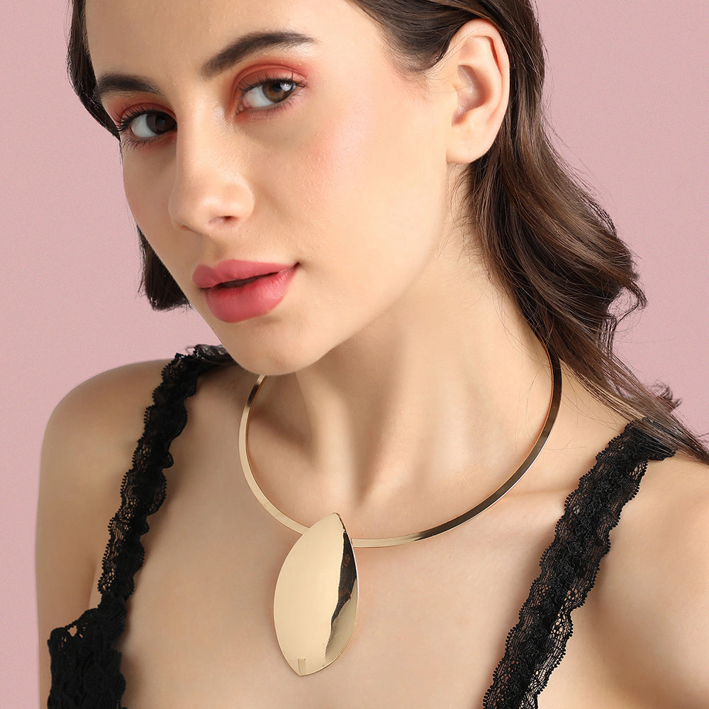 SOHI Women's Metallic Oblong Necklace