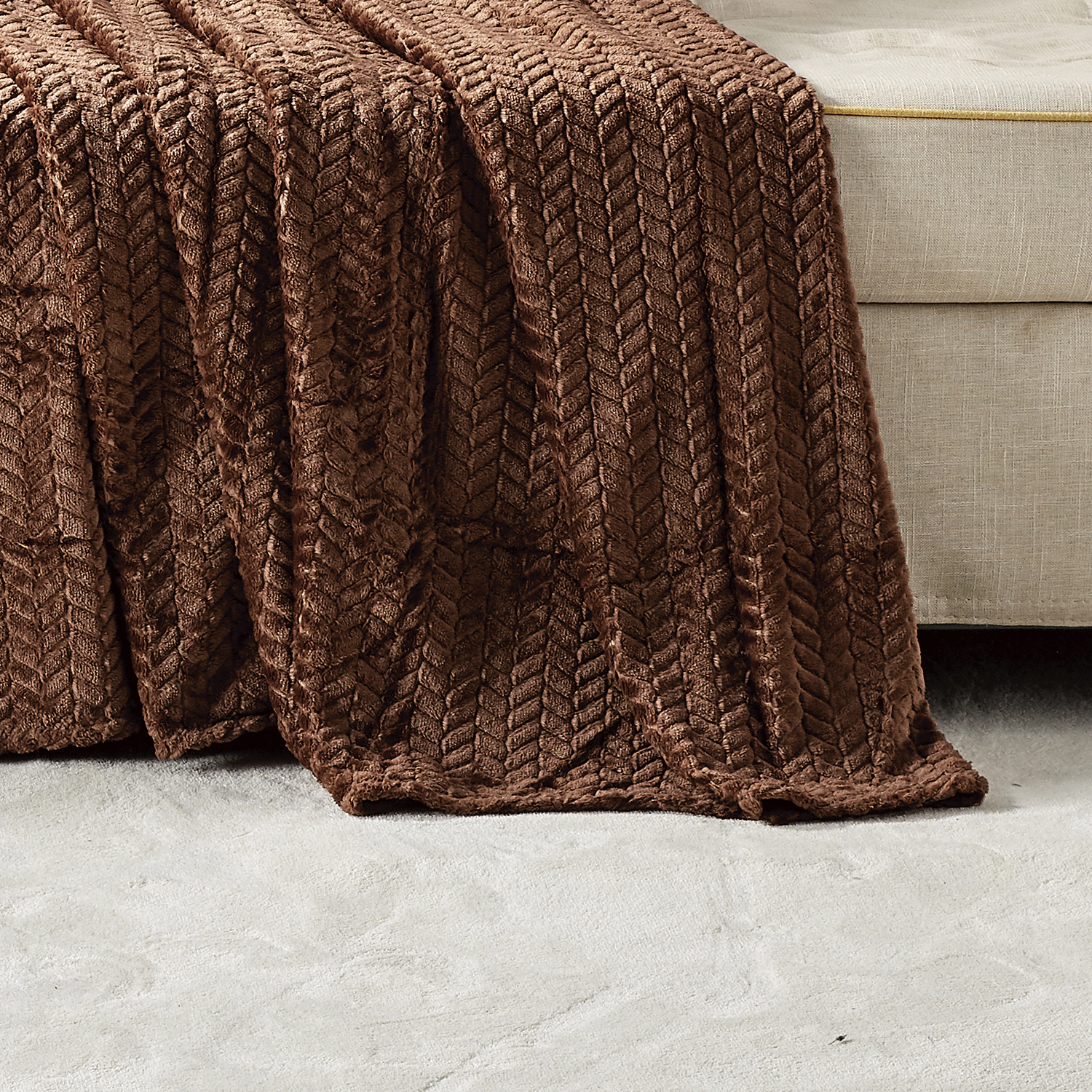 Plazatex Chevron Braided Stylish Soft Comfortable and Lightweight All Seasons Blanket King Choclate