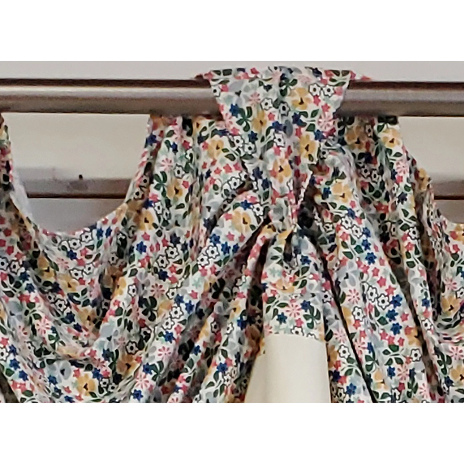 RLF Home 3" Rod Pocket High Quality Fabric Banded Petite Flower 3-S Victory Swag for Windows 54" x 15" Multi