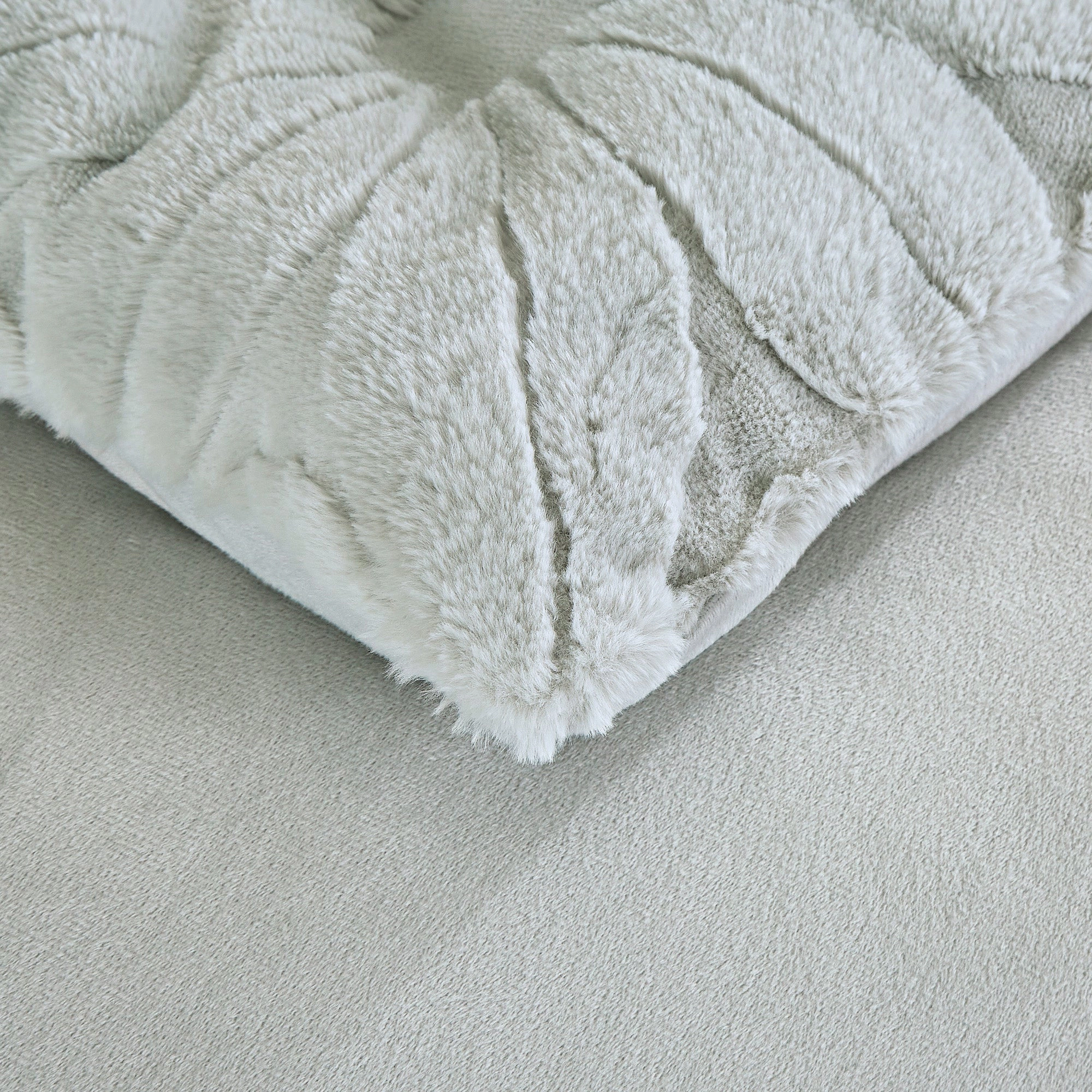 MarCielo 4 Pieces Textured Floral Faux Fur Comforter Set with Velvet Backing