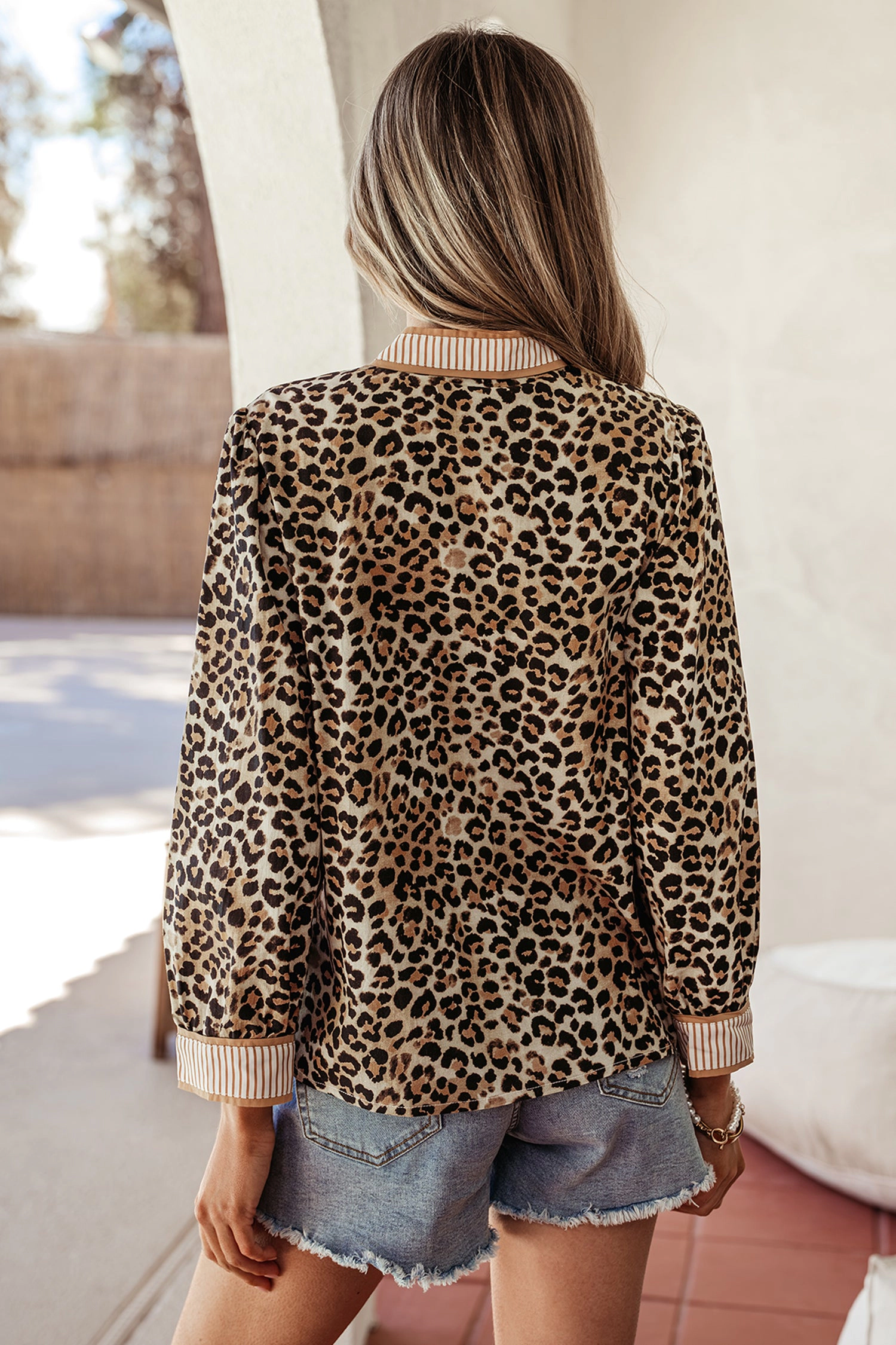 Threaded Pear Womens Jordyn Contrast Striped Trim Leopard V-Neck Shirt
