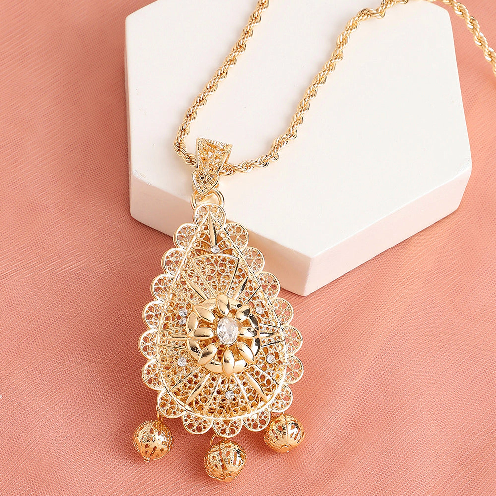 SOHI Women's Gold Royal Pendant Necklace