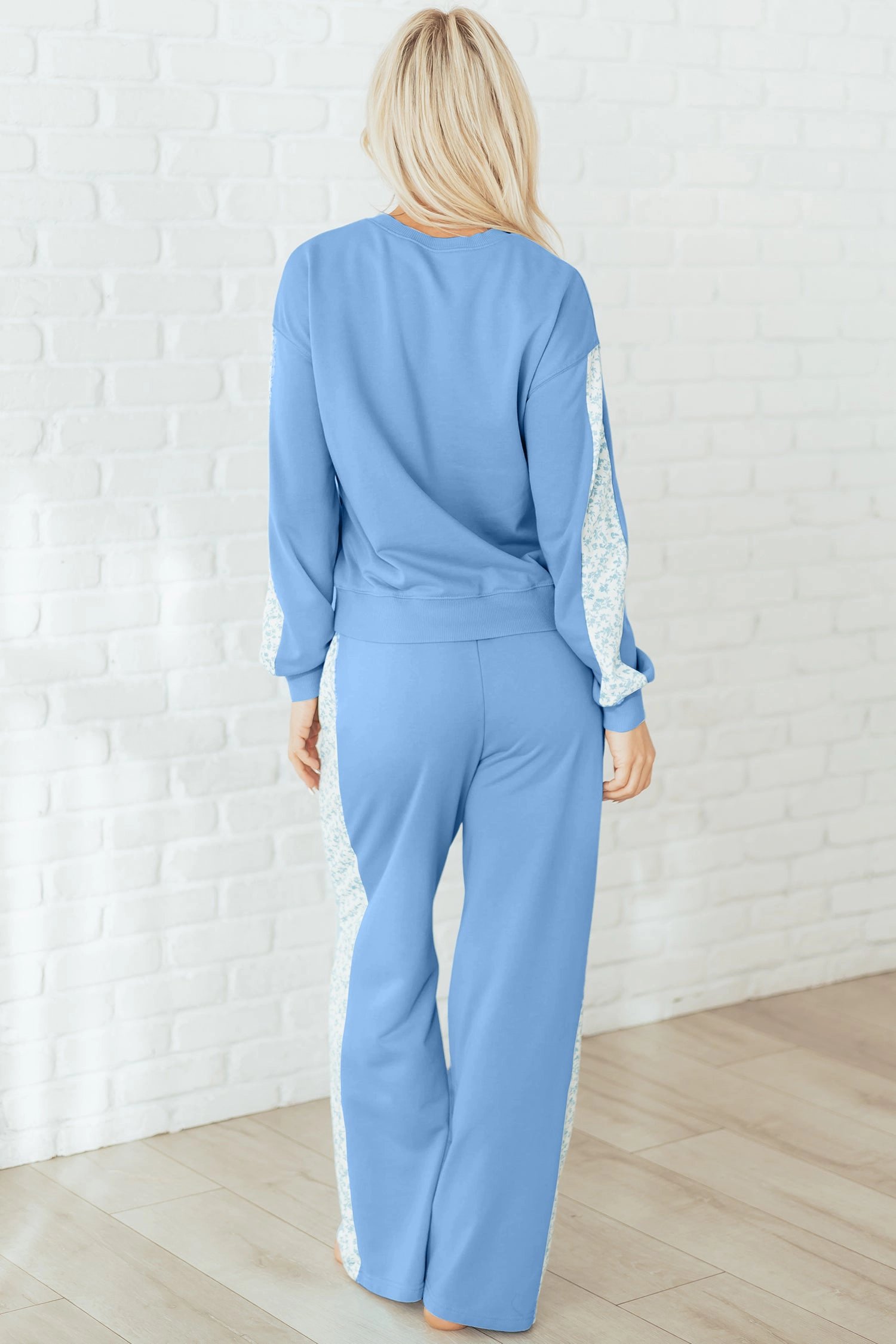 Threaded Pear Women's Robin and Sweatpants Lounge Set