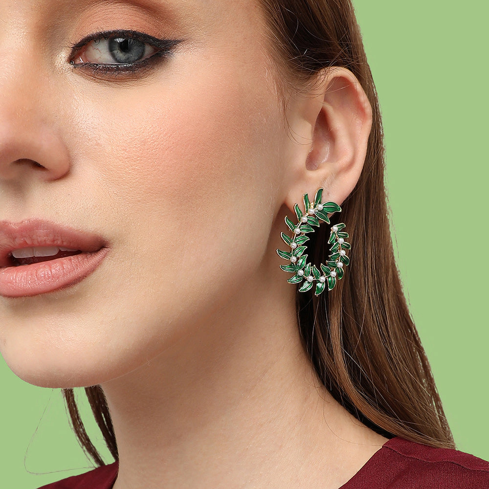 SOHI Women's Green Wreath Drop Earrings