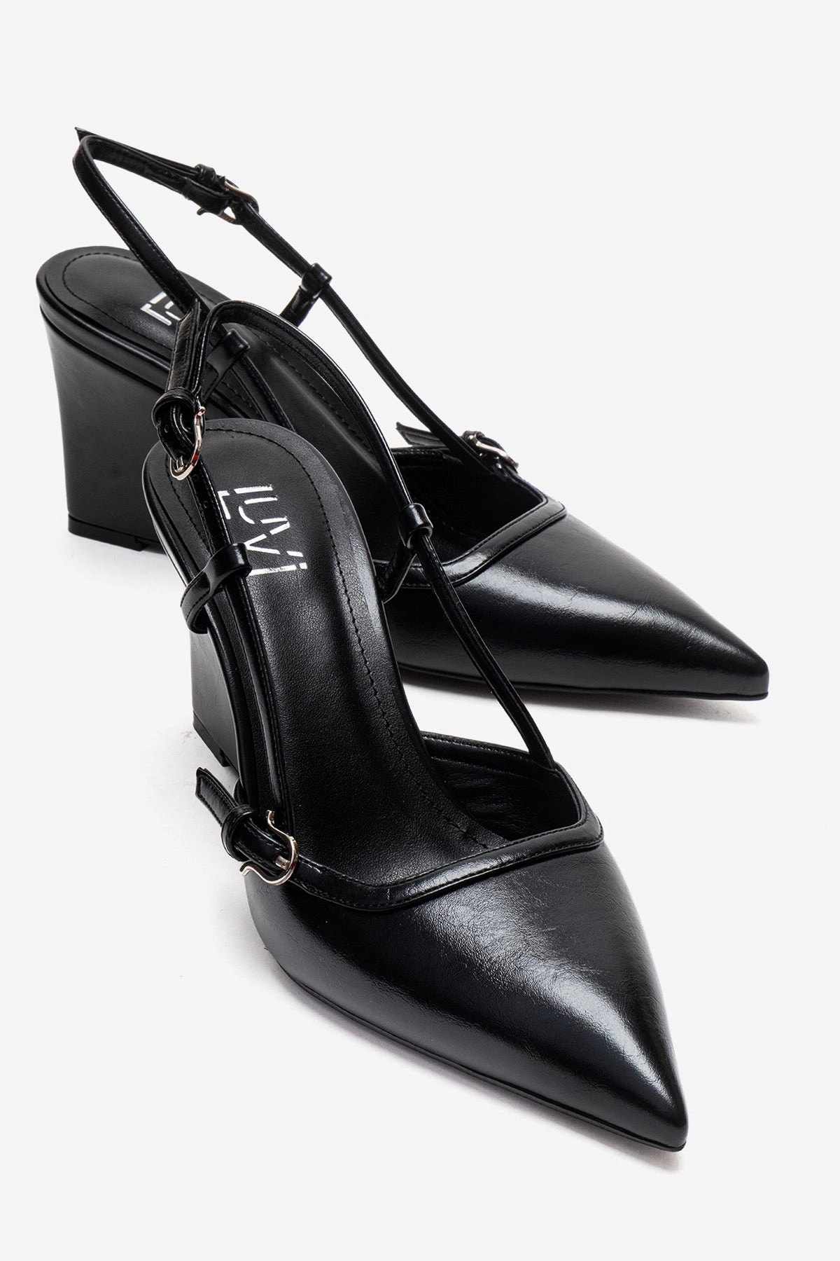 Prologue Shoes Womens Celia Pointed Toe Wedge Pump
