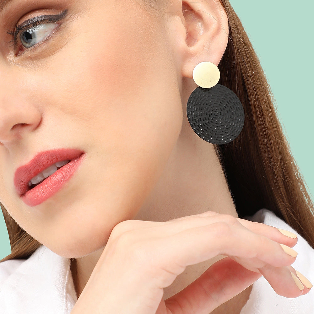 SOHI Women's Black Contrast Drop Earrings