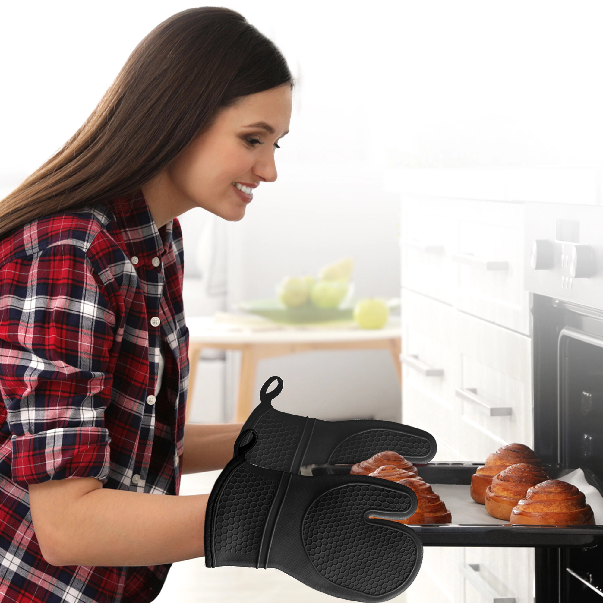 Cheer Collection 2 Pack Silicone Oven Mitts with Cotton Lining Textured Grip and Waterproof Design