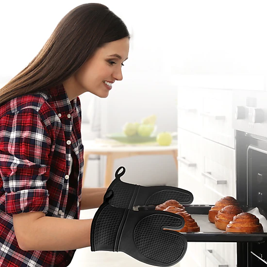 Cheer Collection 2 Pack Silicone Oven Mitts with Cotton Lining Textured Grip and Waterproof Design