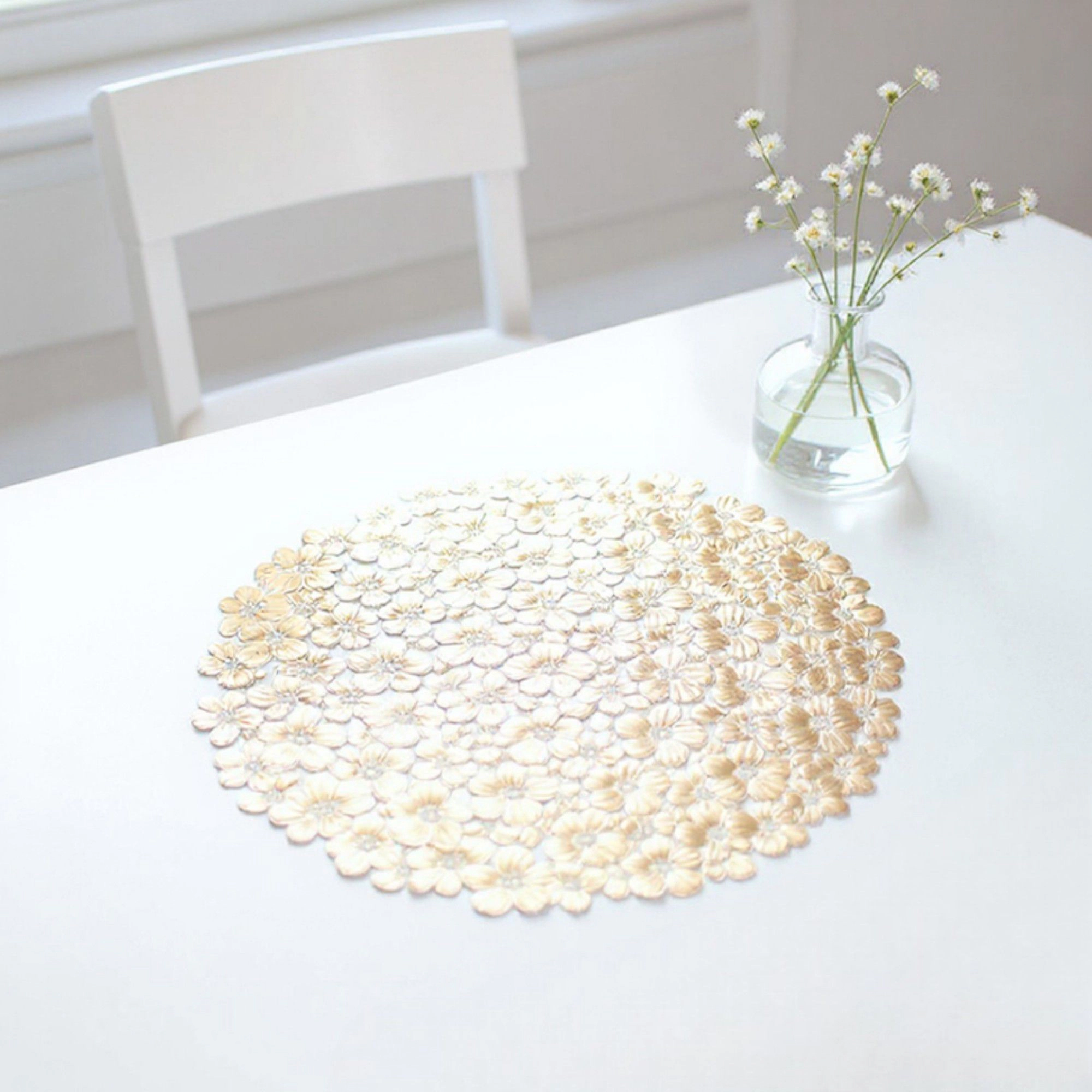 Alilang Unisex 4-Piece Round Floral Cutout Placemat with Embroidered Petal Details