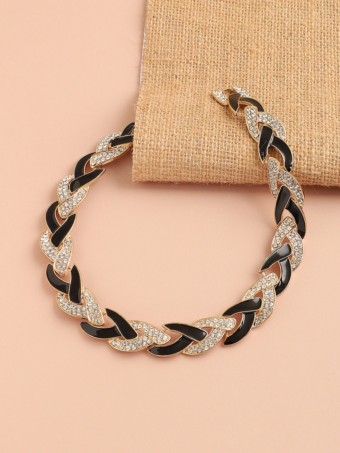 SOHI Women's Black Overlap Collar Necklace