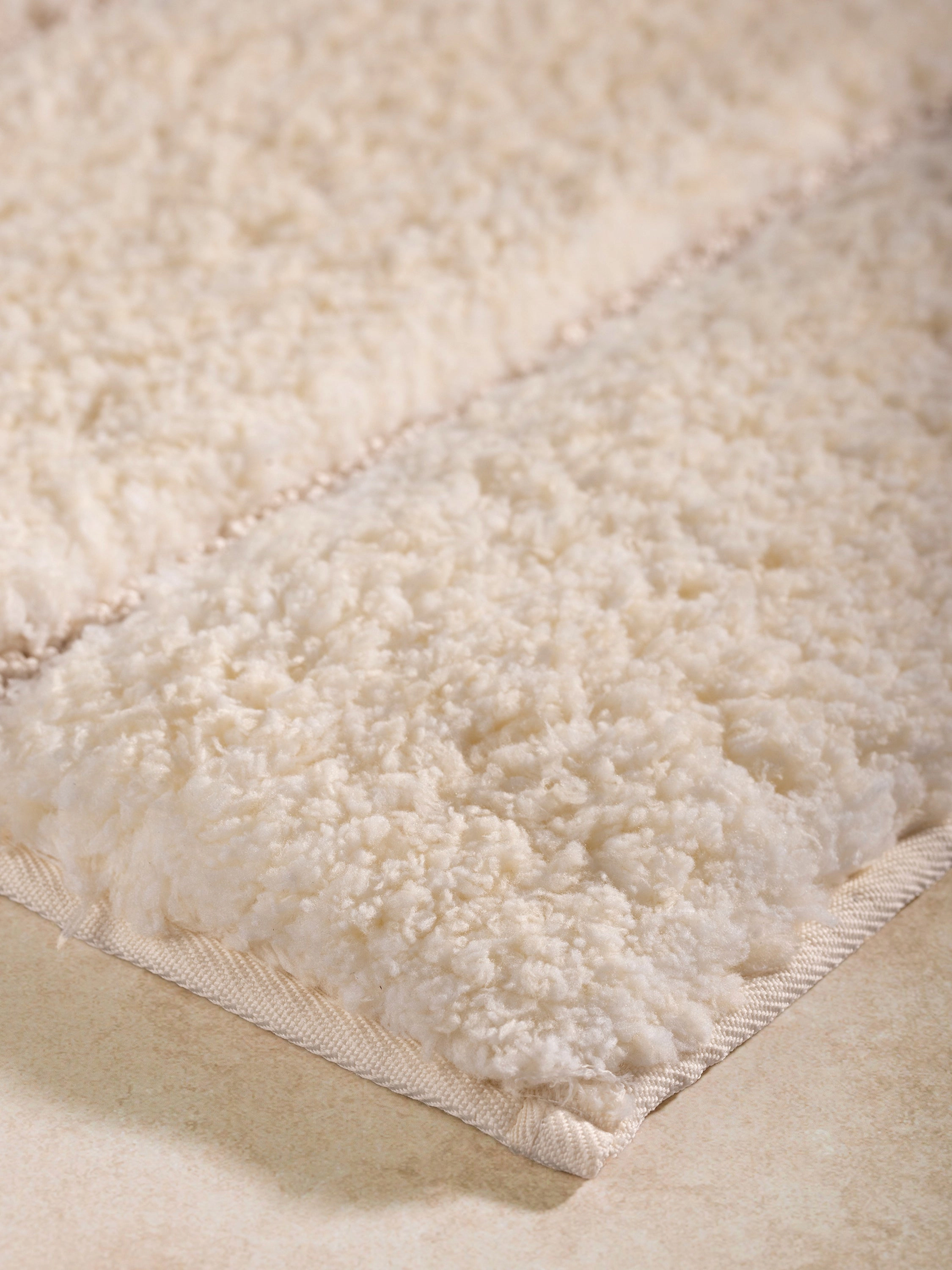 GAURI KOHLI Riga Ivory Bath Mat