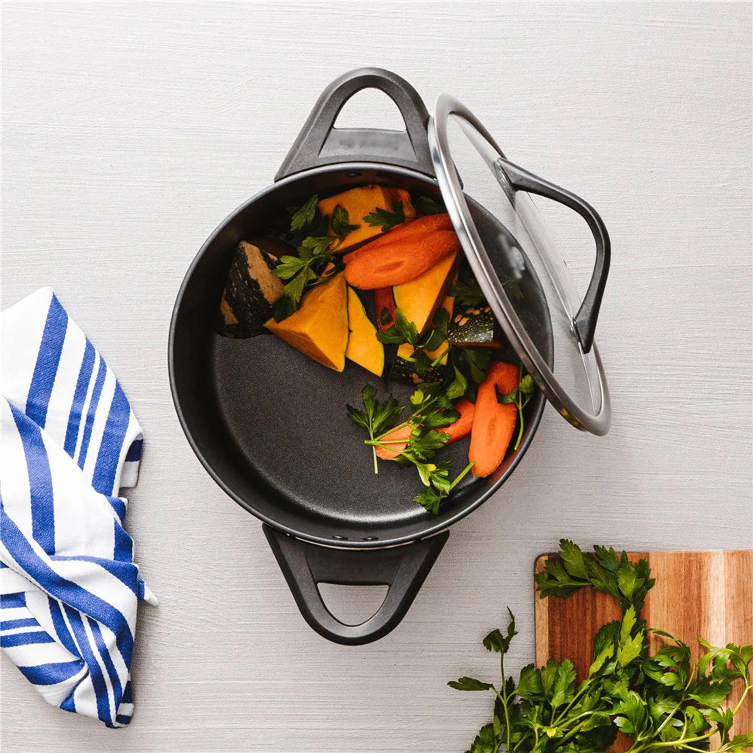 Cuisine::pro® iD3® Stockpot With Lid 8 Qt.