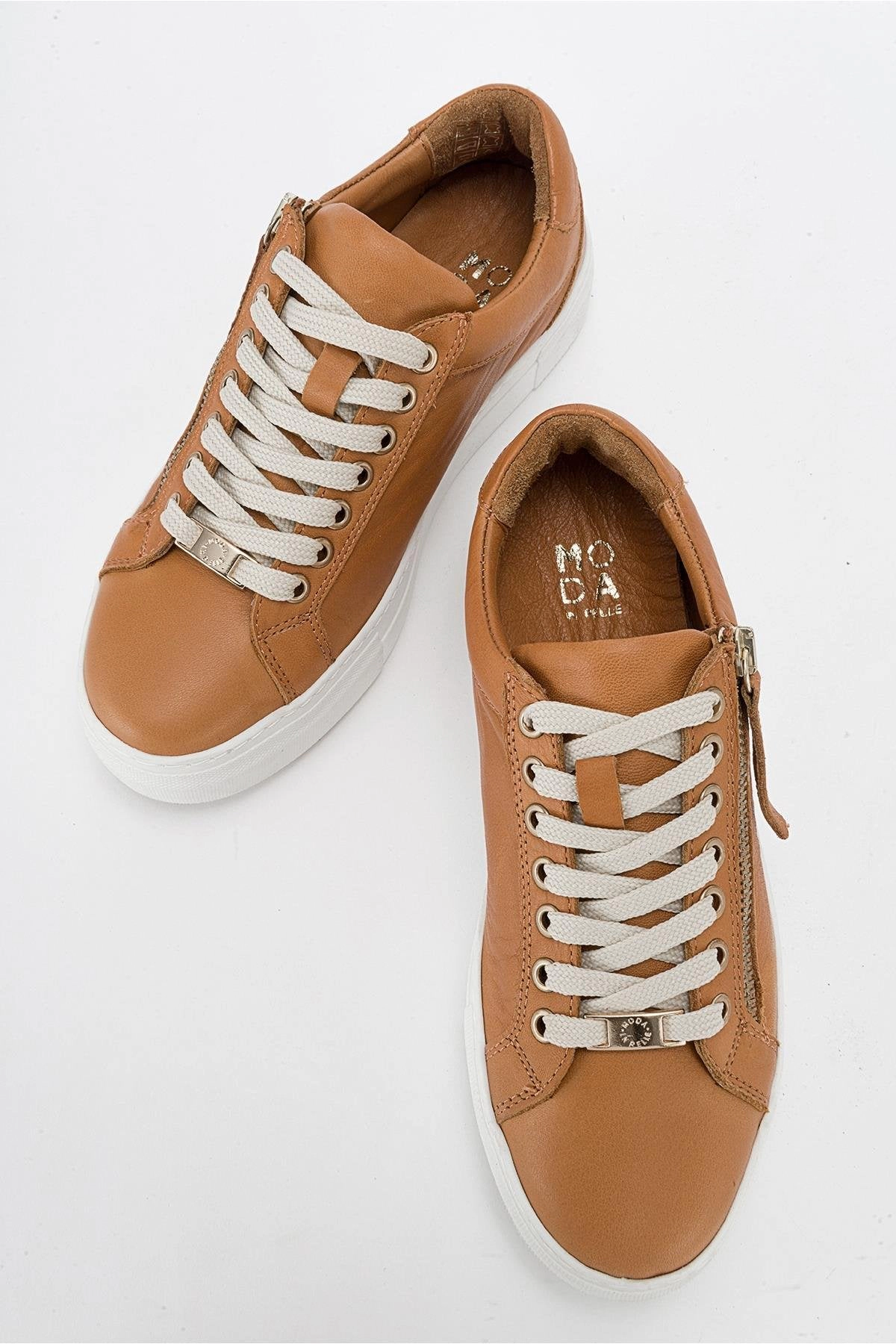 Forever & Always Womens Beryl Leather Zip Sneaker