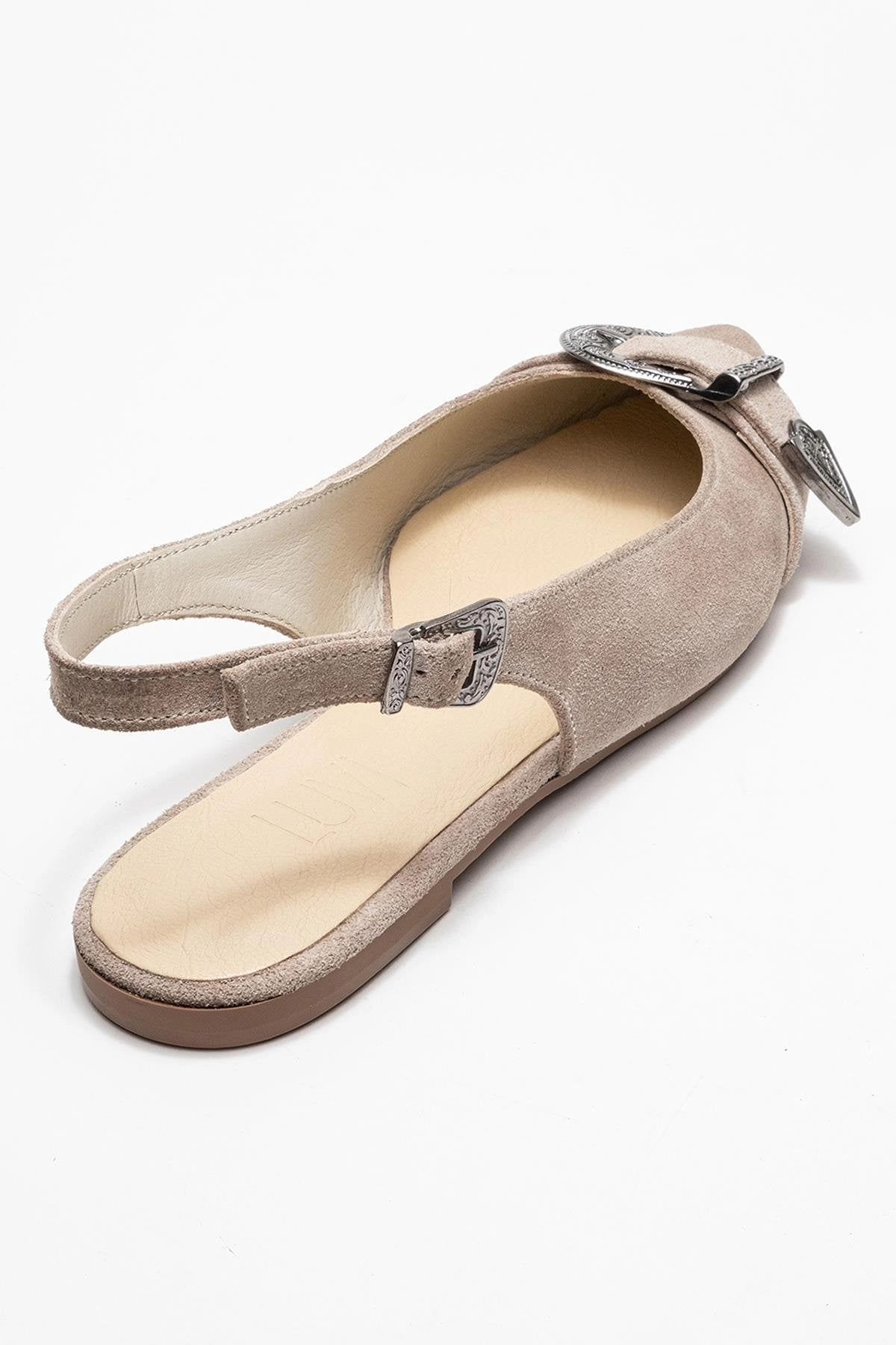 Forever & Always Womens Cordelia Leather Pointed Toe Buckle Sandals