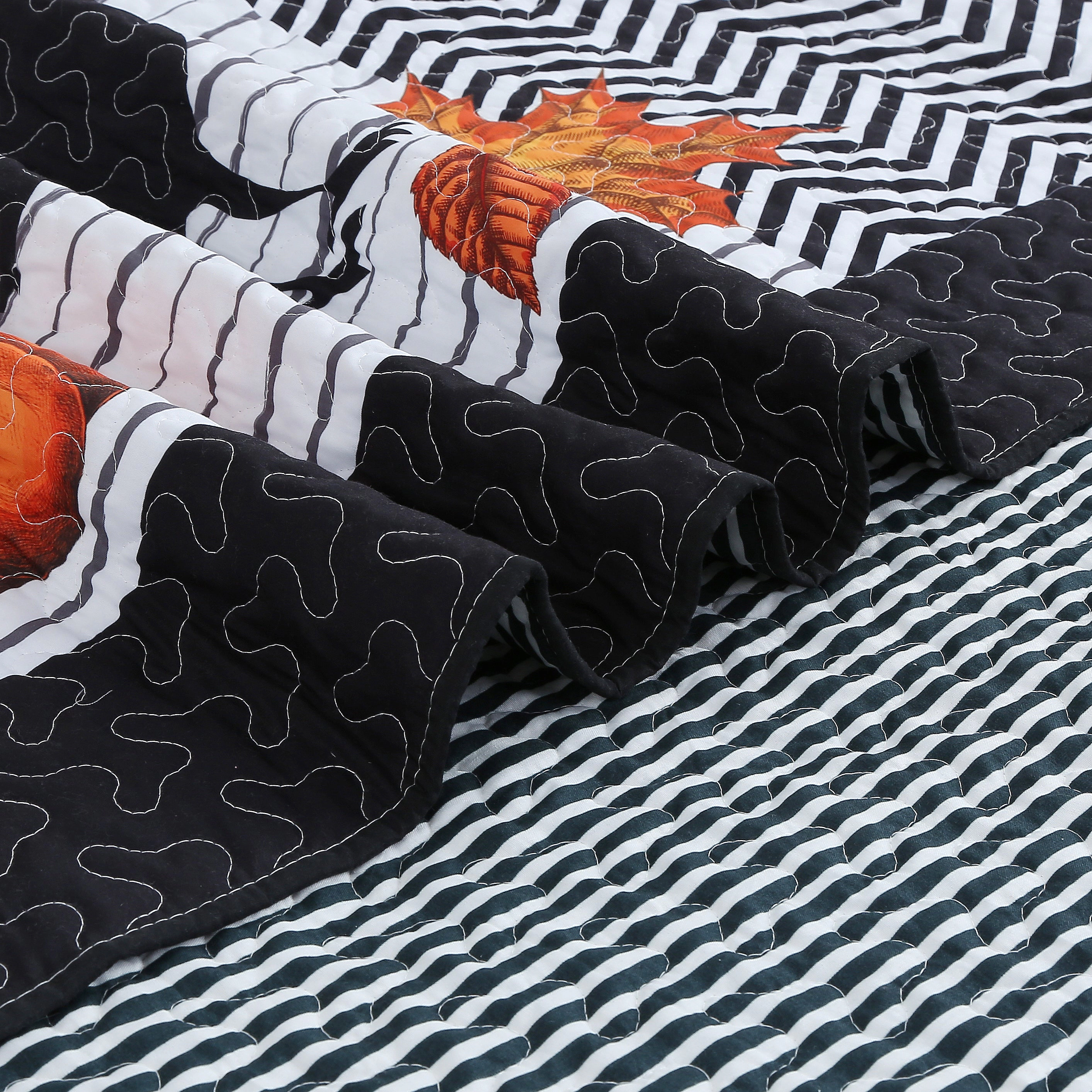MarCielo 3 Piece Polyester Halloween Quilt Set – Pumpkin Haunted Night Bedspread