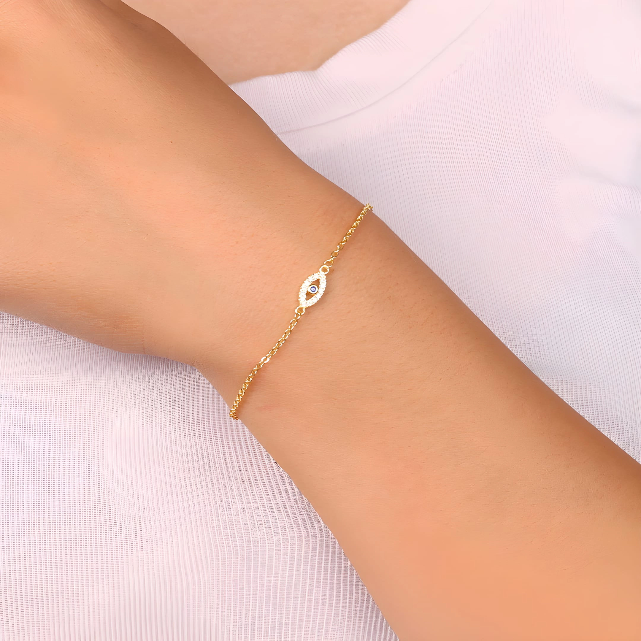 Mint & Lily Women's Dainty Evil Eye Charm Bracelet