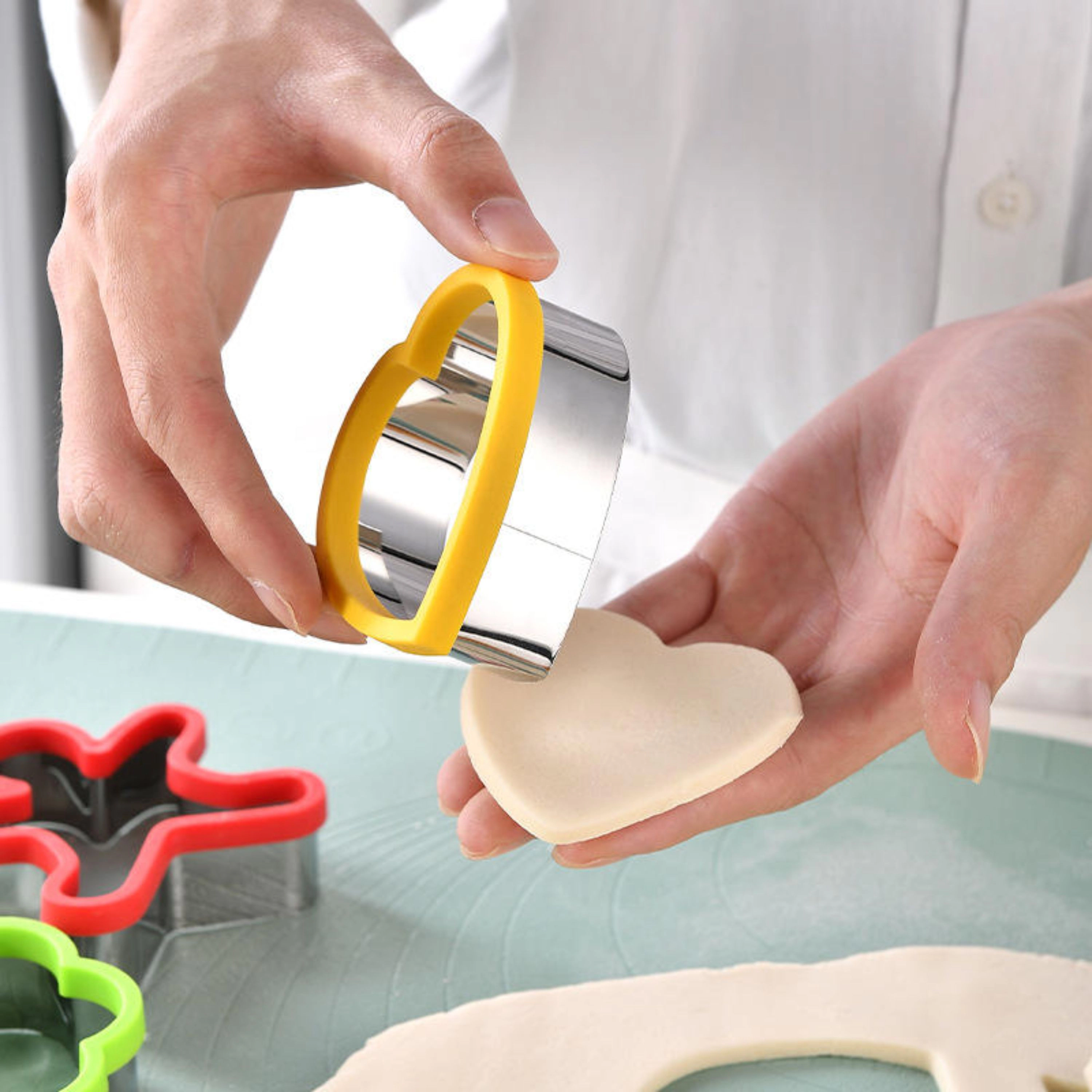 Kitcheniva 4-Piece Stainless Steel Cookie Cutter With Silicone Grip