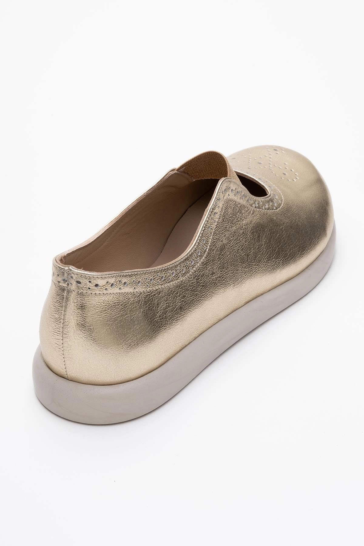Forever & Always Womens CHELLE Elastic Leather Flat