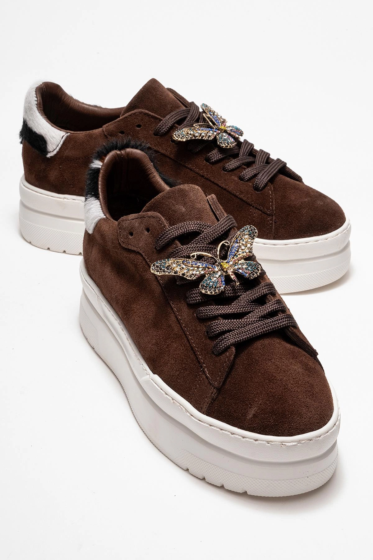 Forever & Always Womens Anda Leather Buckled Sneakers