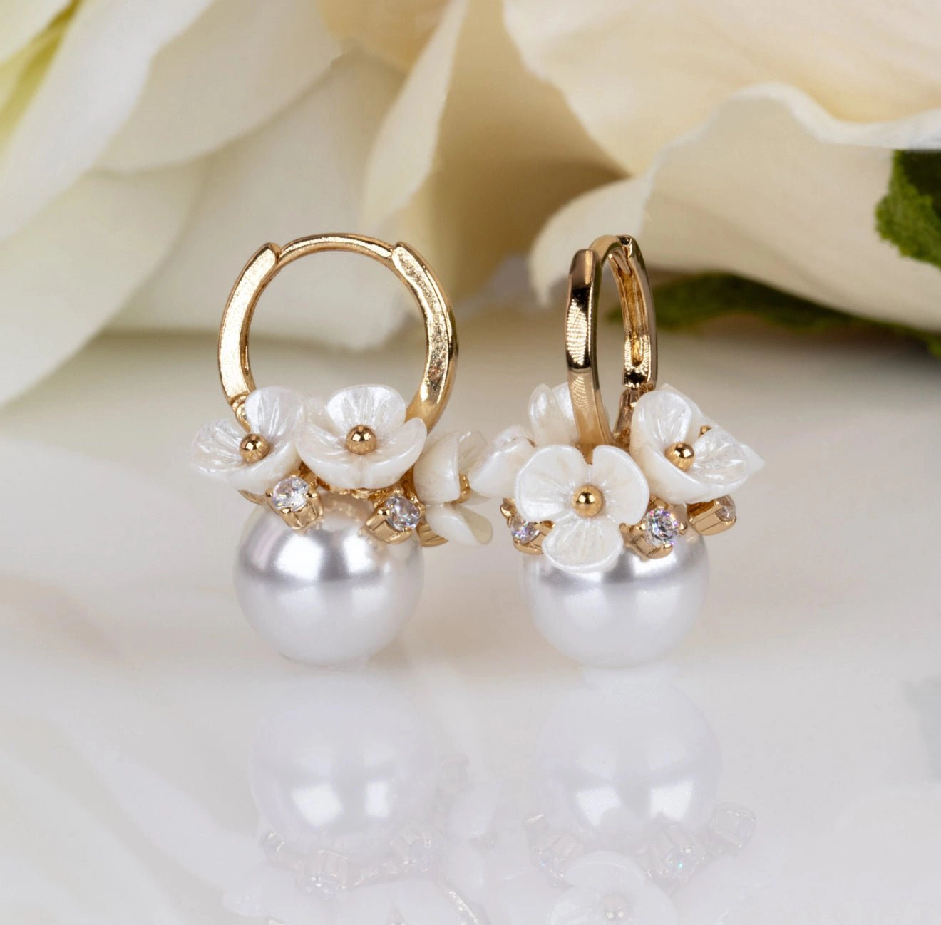 DressAtR Women's Simulated Pearl Geometric Drop Earrings