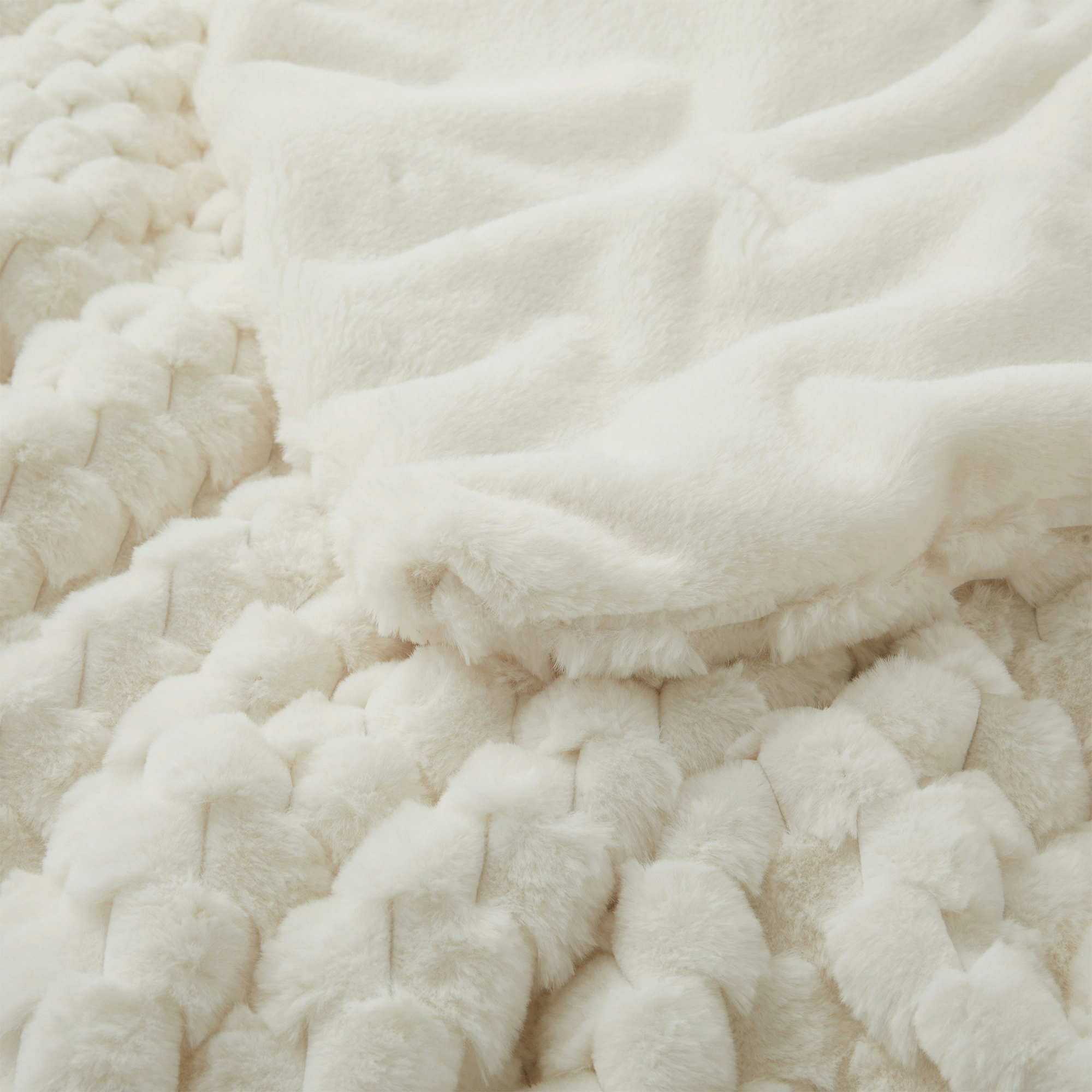 PEACENEST 3-Piece Sculpted Plush Down Alternative Comforter Set with 2 Pillow Shams