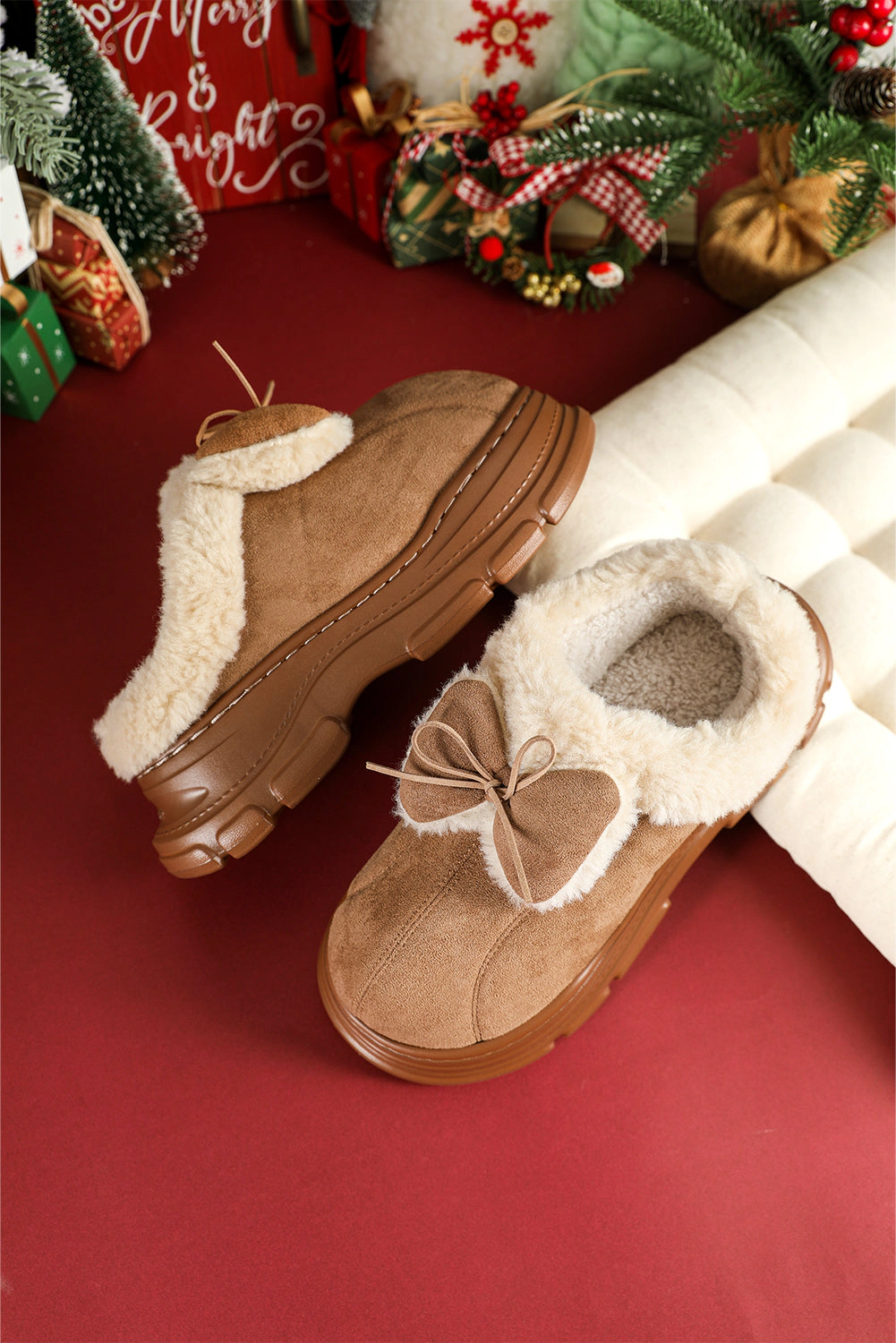 Threaded Pear Women's Brynlee Bow Decor Clog Slippers