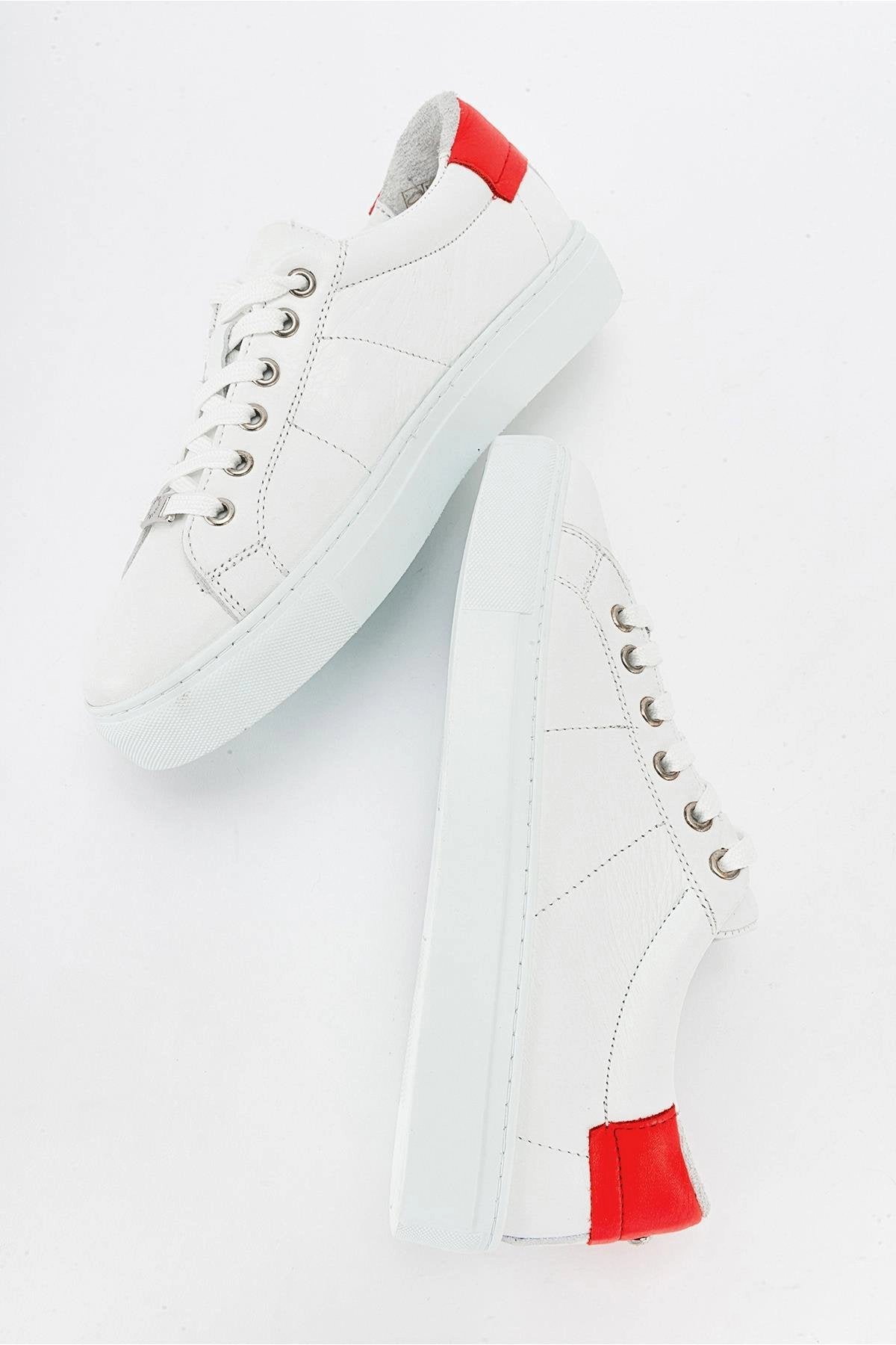 Forever & Always Womens Ayverie Leather Sneaker