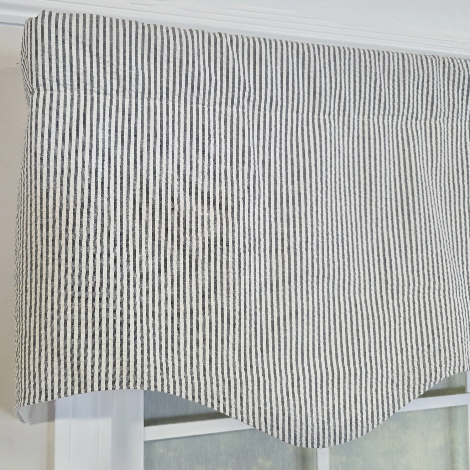 RLF Home 100% Cotton Seersucker Regal With Poly/Cotton Ivory lining Rod Pocket Valance 50" x 16" Black