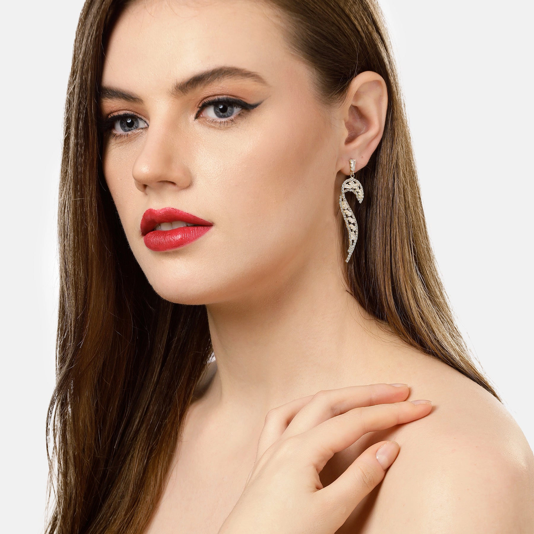 AGP PARIS Womens Glittering Curve Drop Earrings
