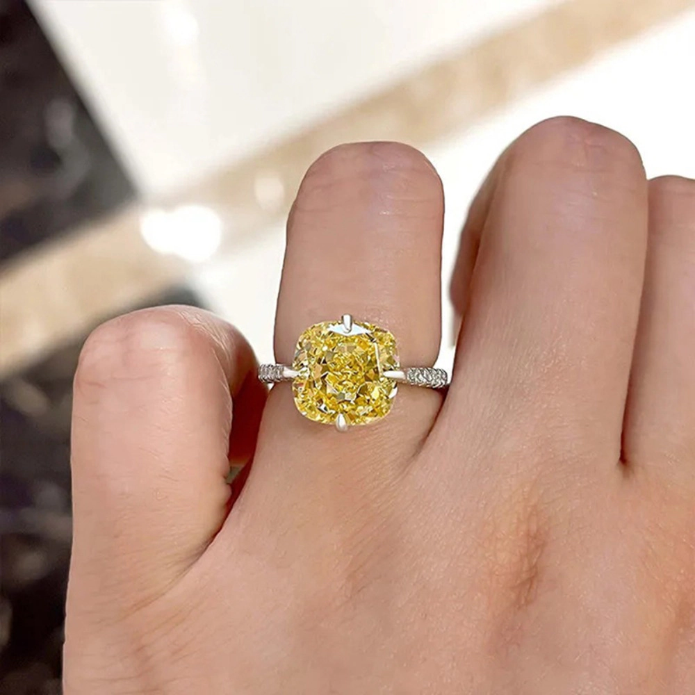 Women's Engagement Ring Claw-Set Cushion-Cut Yellow Cubic Zirconia Band