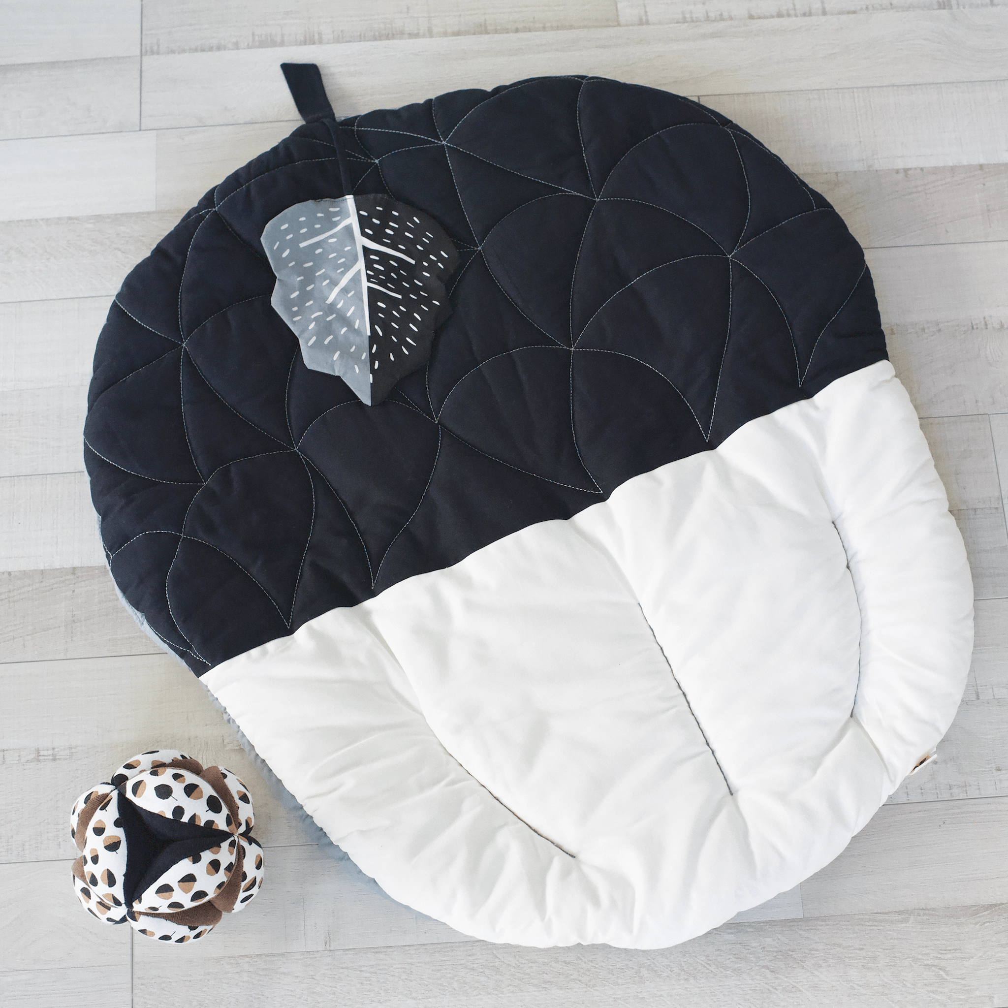 Wee Gallery Acorn Playmat and Clutch Ball
