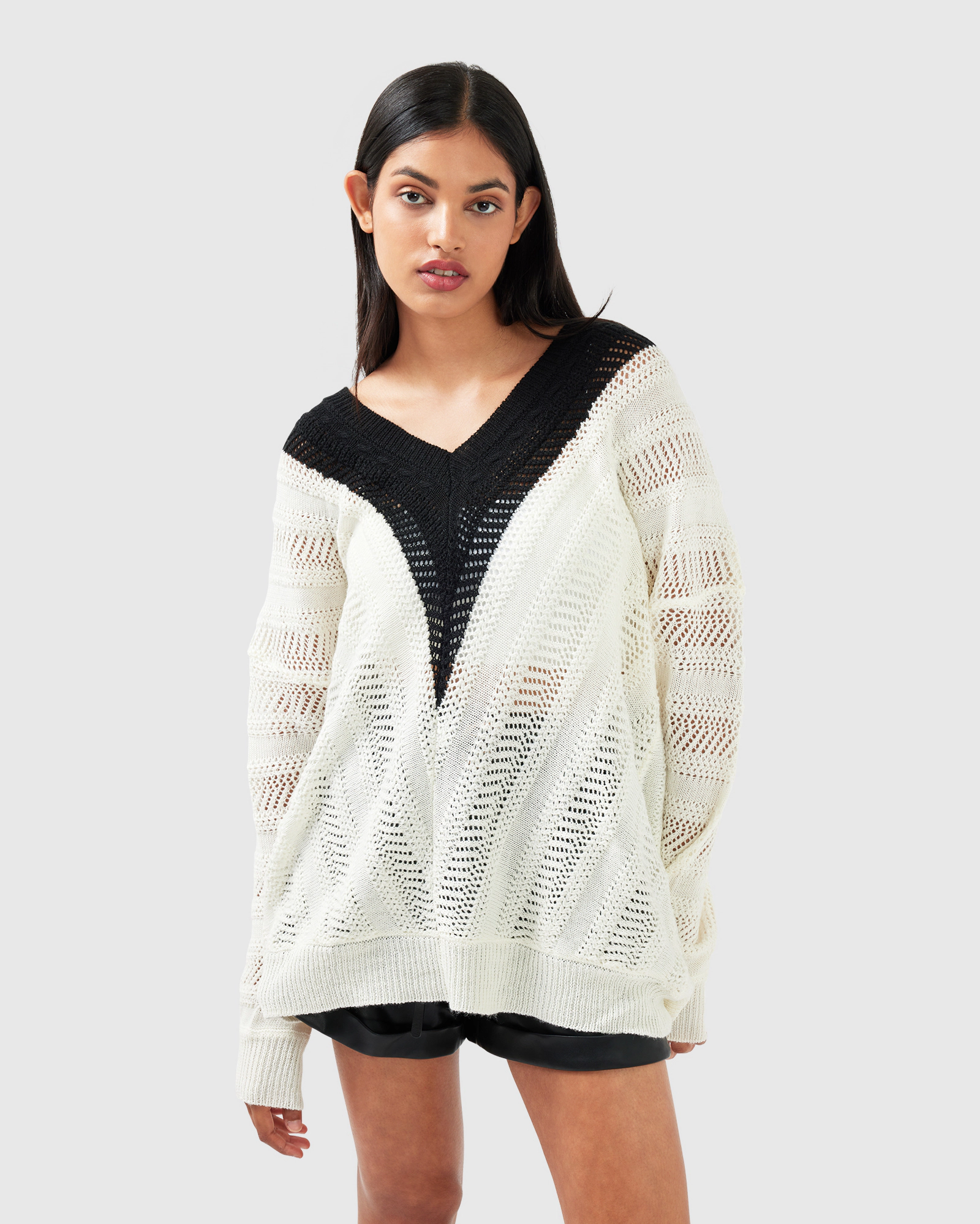 Belle & Bloom Womens This Moment Oversized V-Neck Knit