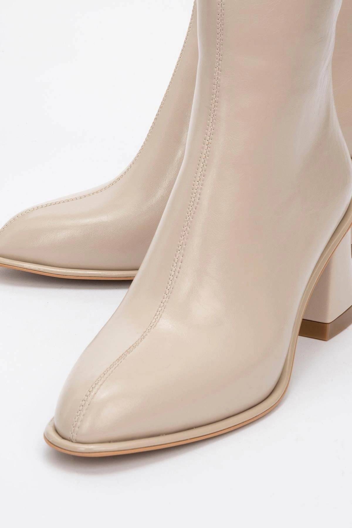 Prologue Shoes Womens Maura Block Heel Boot