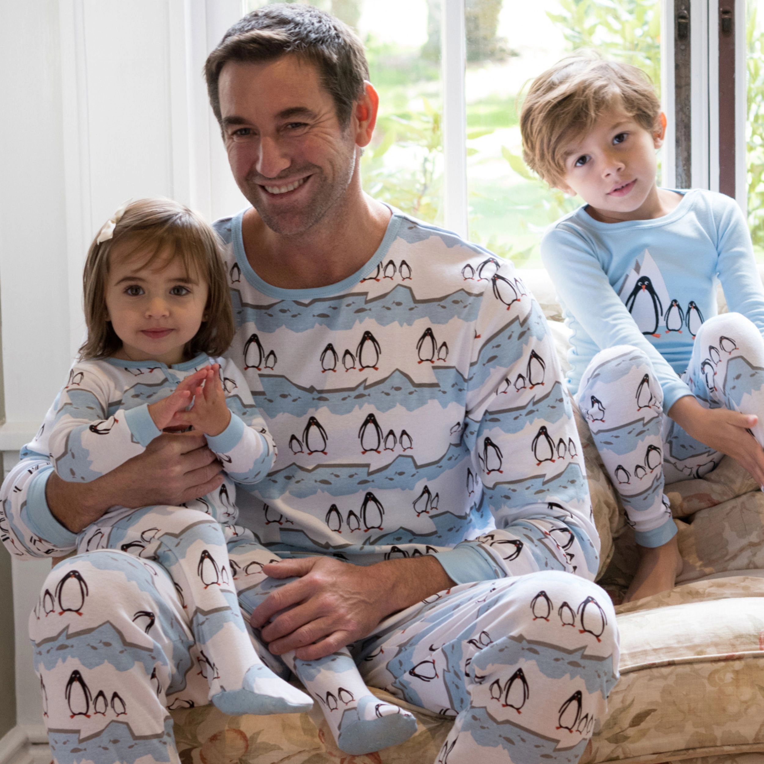 Leveret Men's 2-Piece Cotton Snug Fit Christmas Holiday Pajama Set