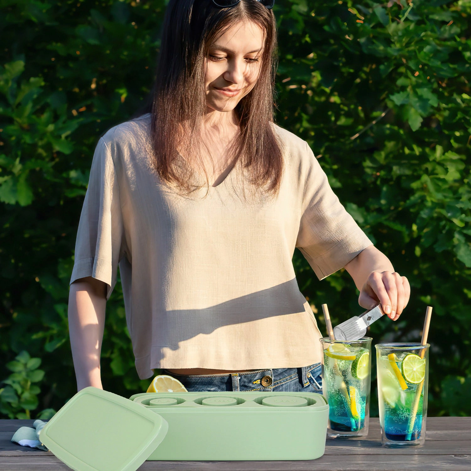 GBruno Silicone Hollow Cylinder Ice Cube Tray With Lid