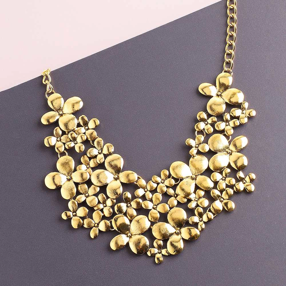 SOHI Women's Purple Cluster Flora Statement Necklace