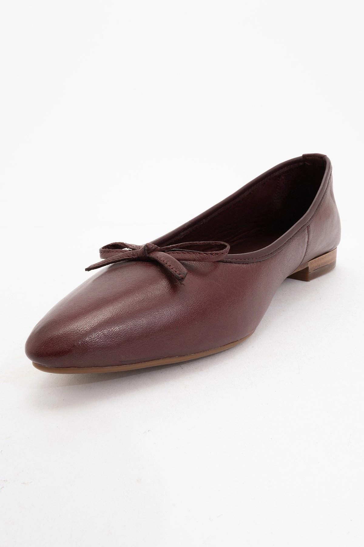 Forever & Always Womens Ruby Leather Pointed Toe Flats