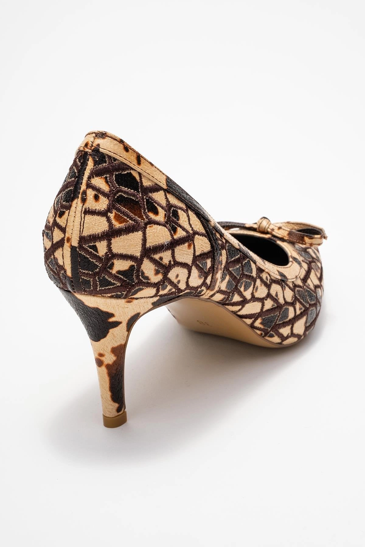 Prologue Shoes Womens Camden Bow Pointed Toe Pump