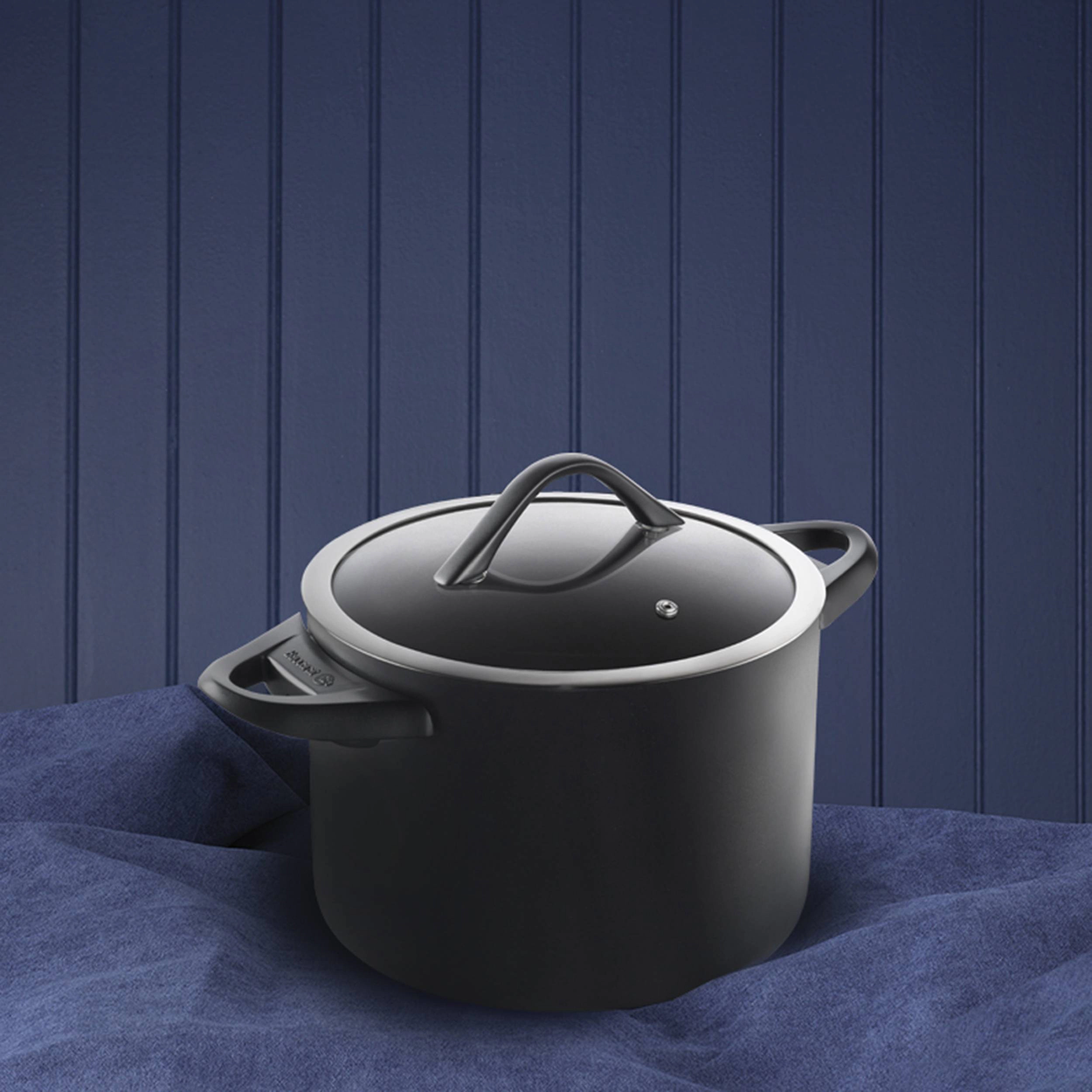 Cuisine::pro® iD3® Stockpot With Lid 8 Qt.