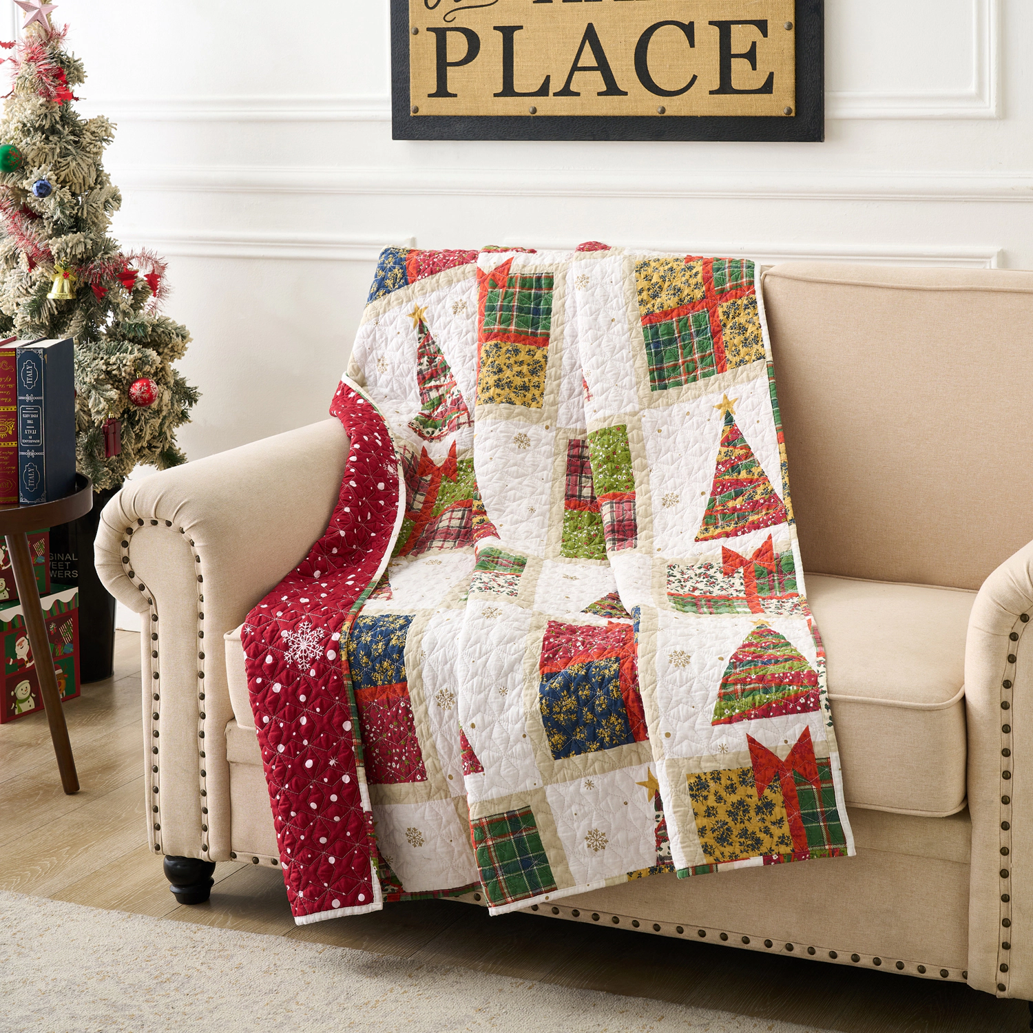 Greenland Home Fashion 100% Cotton Face Microfiber Back Polyester Fill Deck the Halls Accessory Throw Red