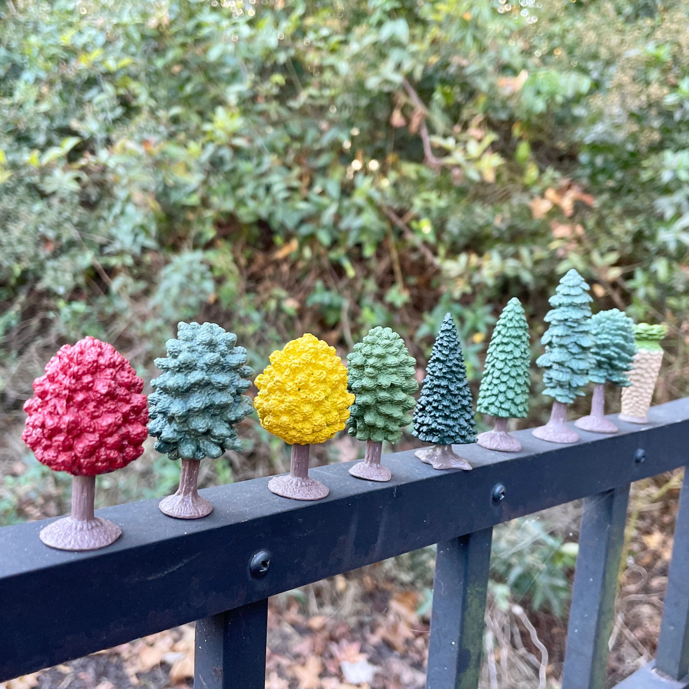 Safari Ltd. - Trees TOOB - contains 9 Mini Figurines