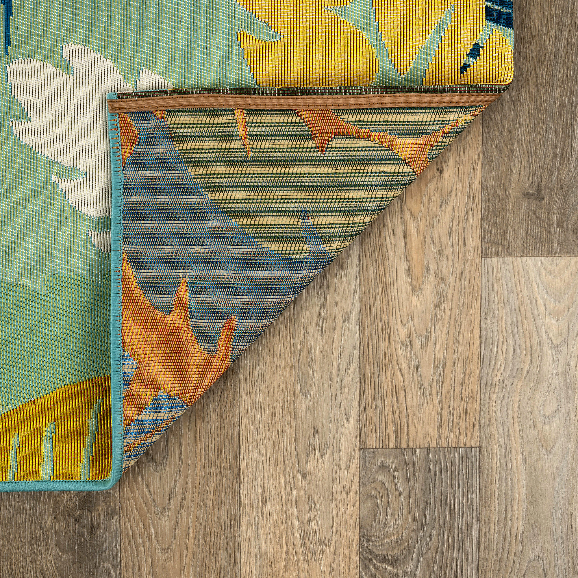 World Rug Gallery Coastal Tropical Leaf Indoor/Outdoor Patio Area Rug, Easy-Care Patio Rug