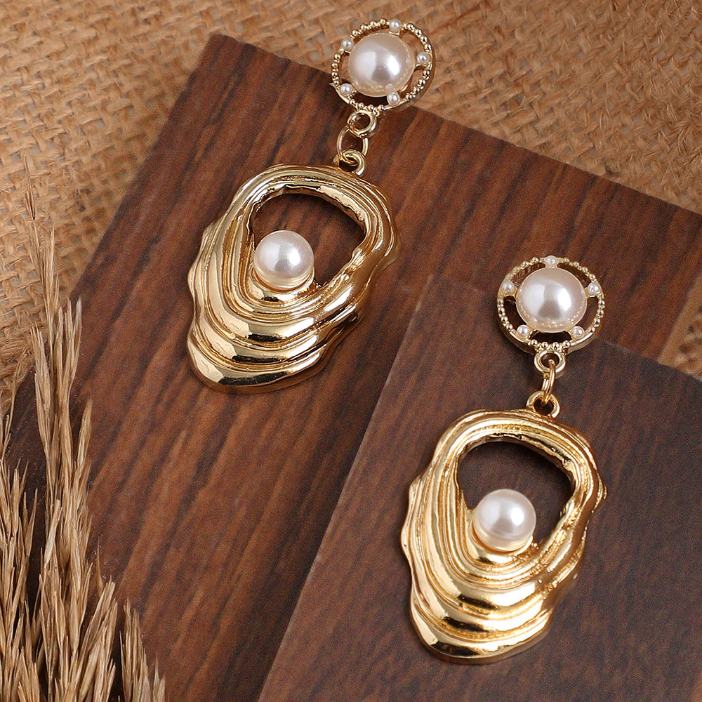 SOHI Women's Regal Drop Earrings