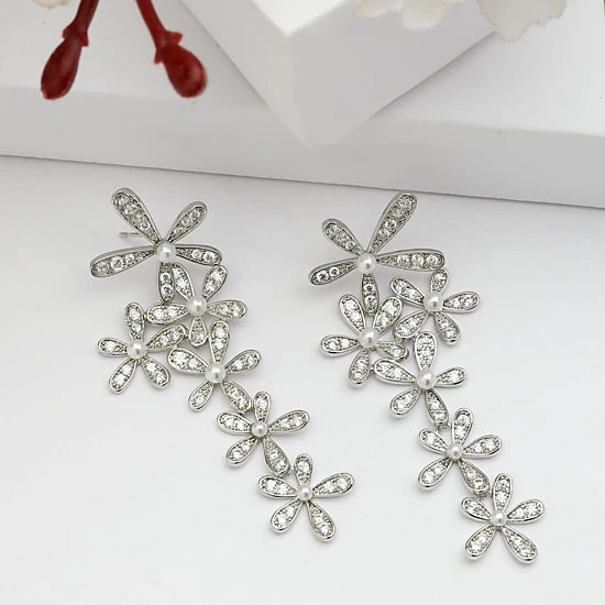 AGP PARIS Womens Diva Gleaming Floral Drop Earrings