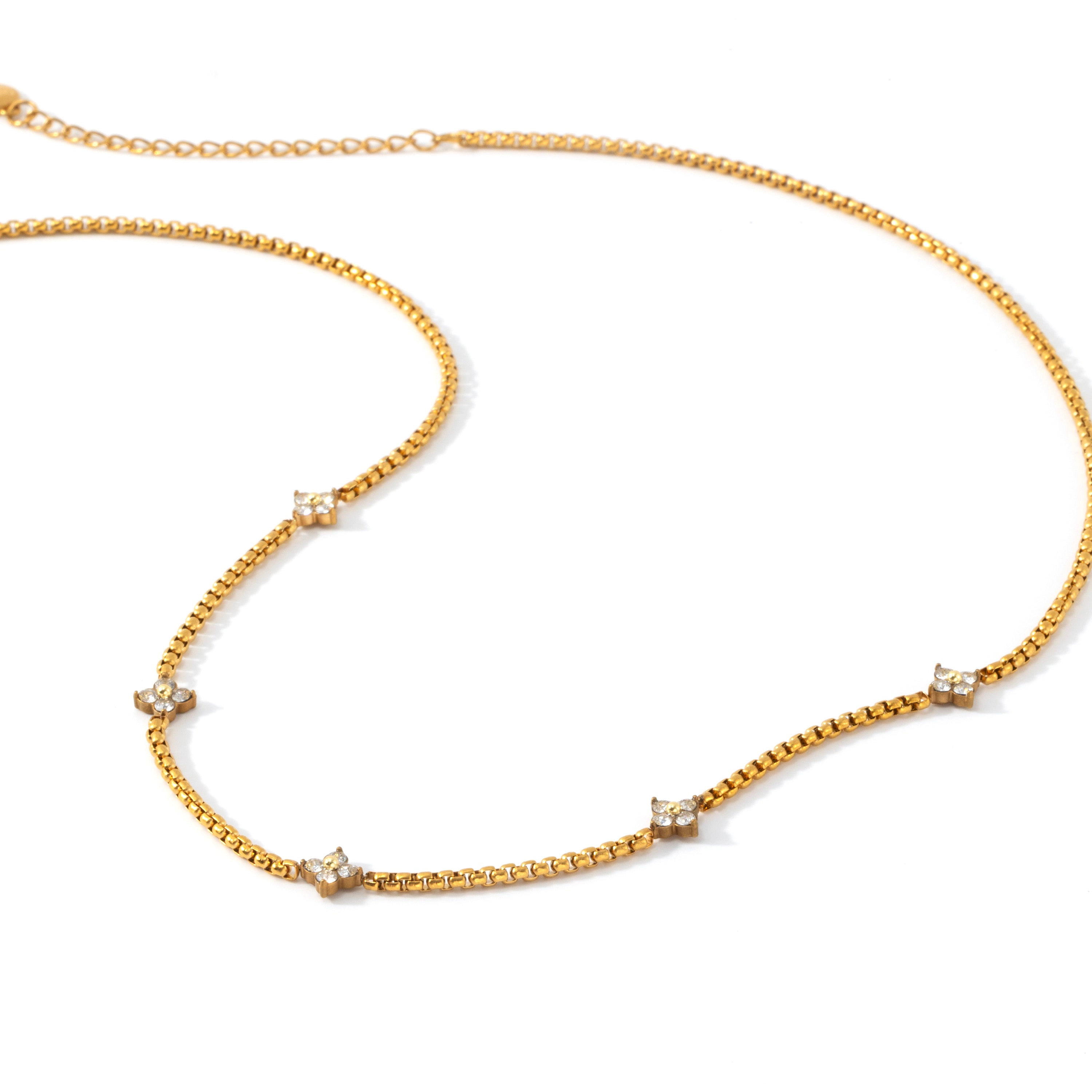 Mint & Lily Women's Radiant Clover Necklace