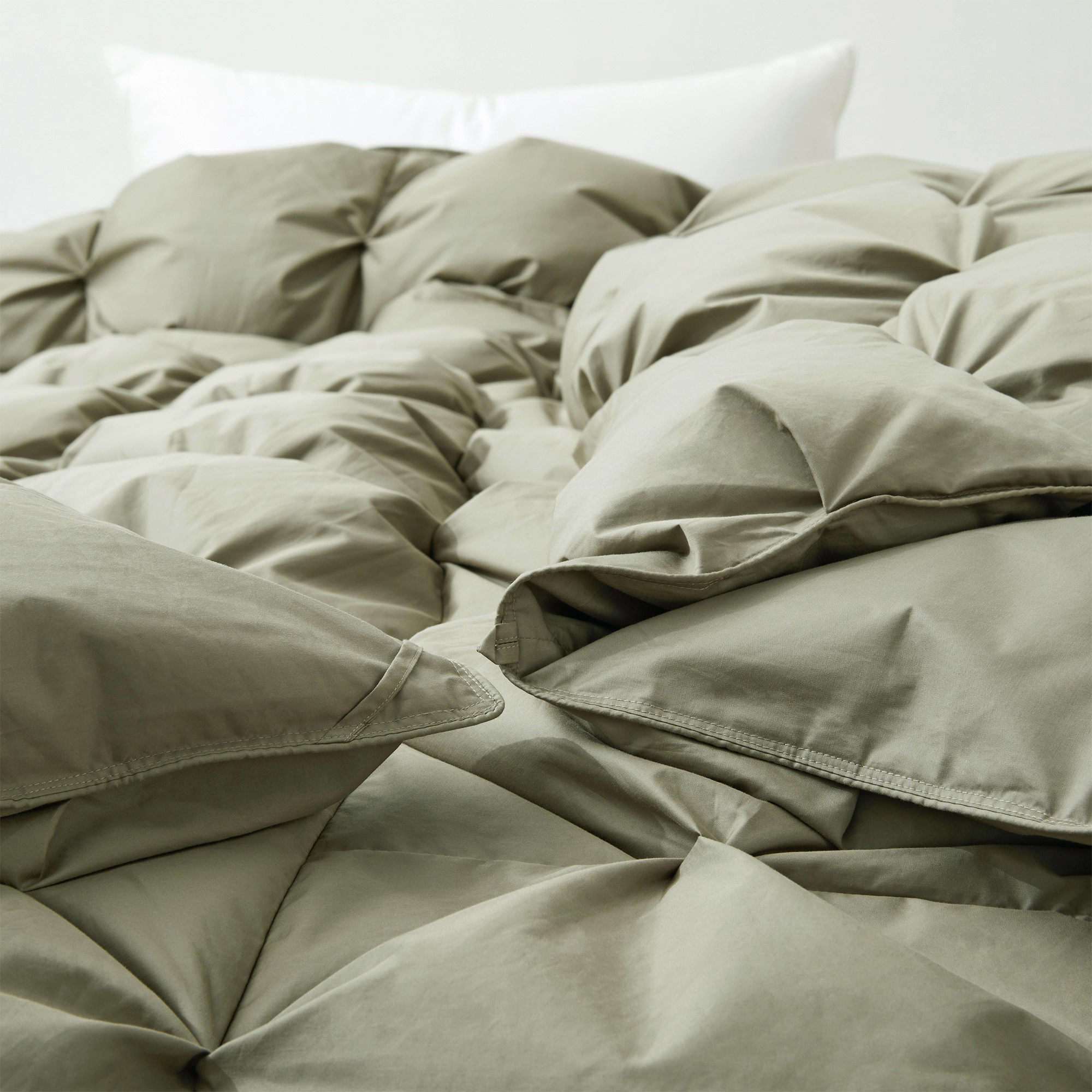 Unikome Luxury Velvet-Feel Cotton Blend Down Fiber Comforter, All Season Pinch Pleat Duvet Insert