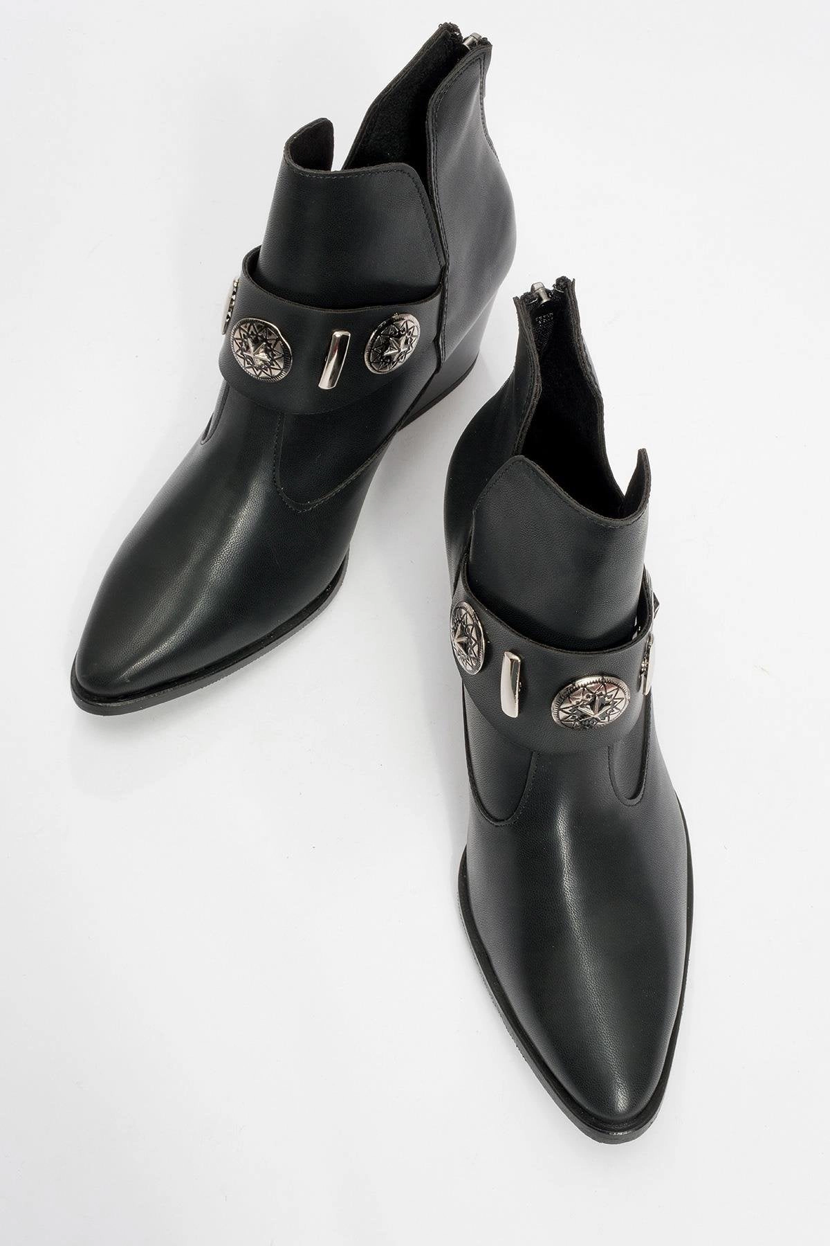 Prologue Shoes Womens Kenda Buckle Block Heel Boot